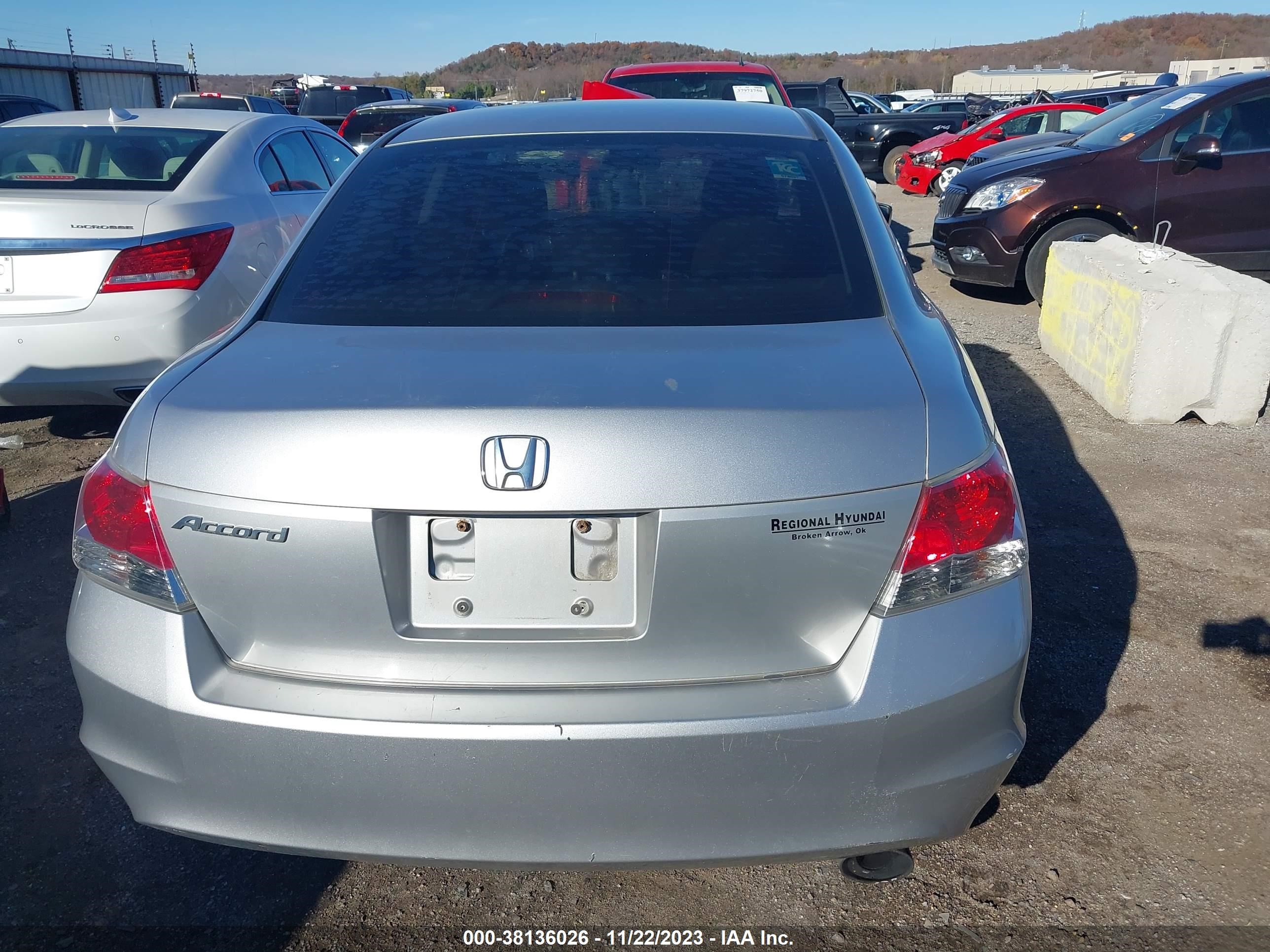 Photo 15 VIN: 1HGCP26718A127579 - HONDA ACCORD 