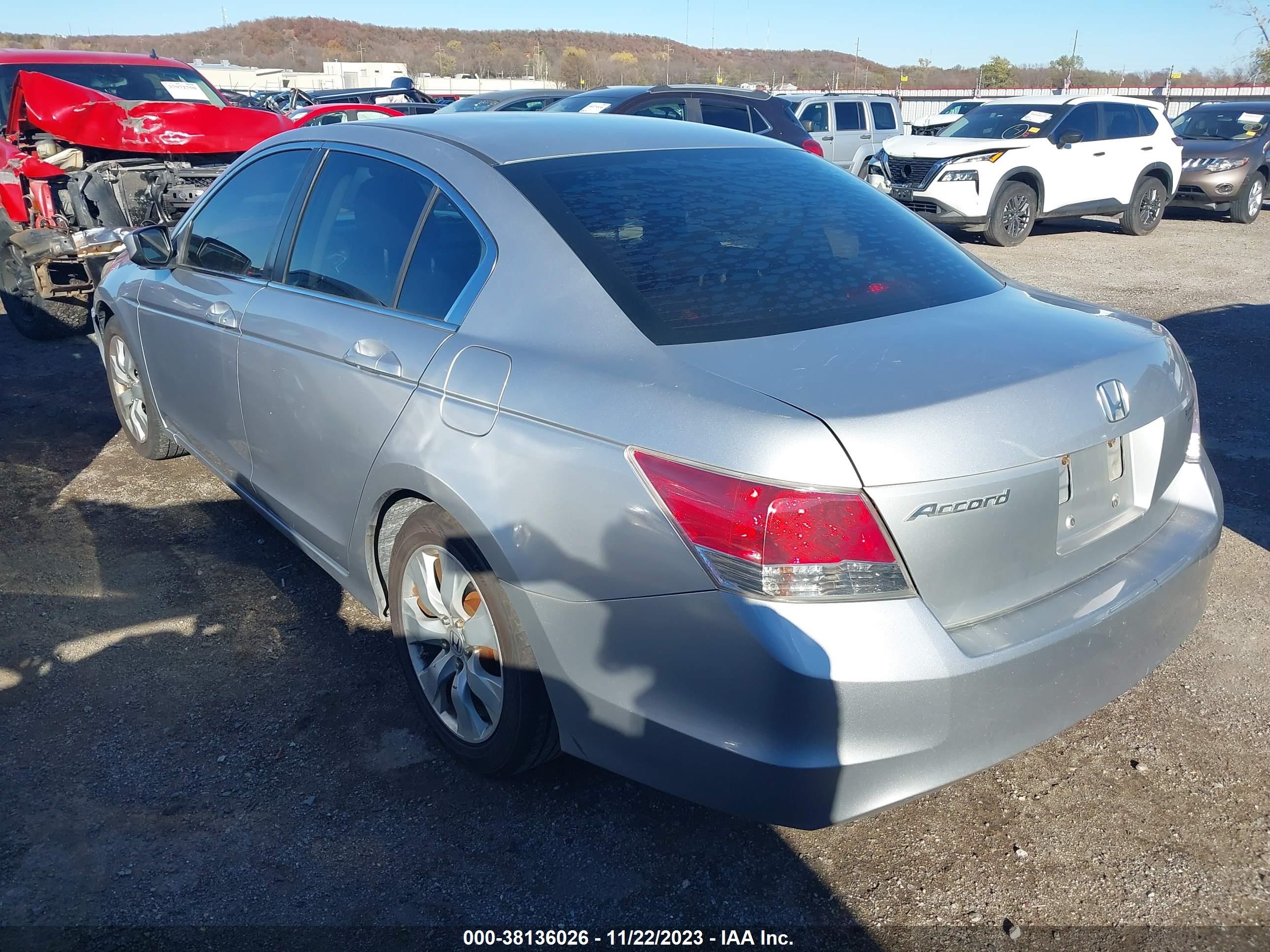 Photo 2 VIN: 1HGCP26718A127579 - HONDA ACCORD 