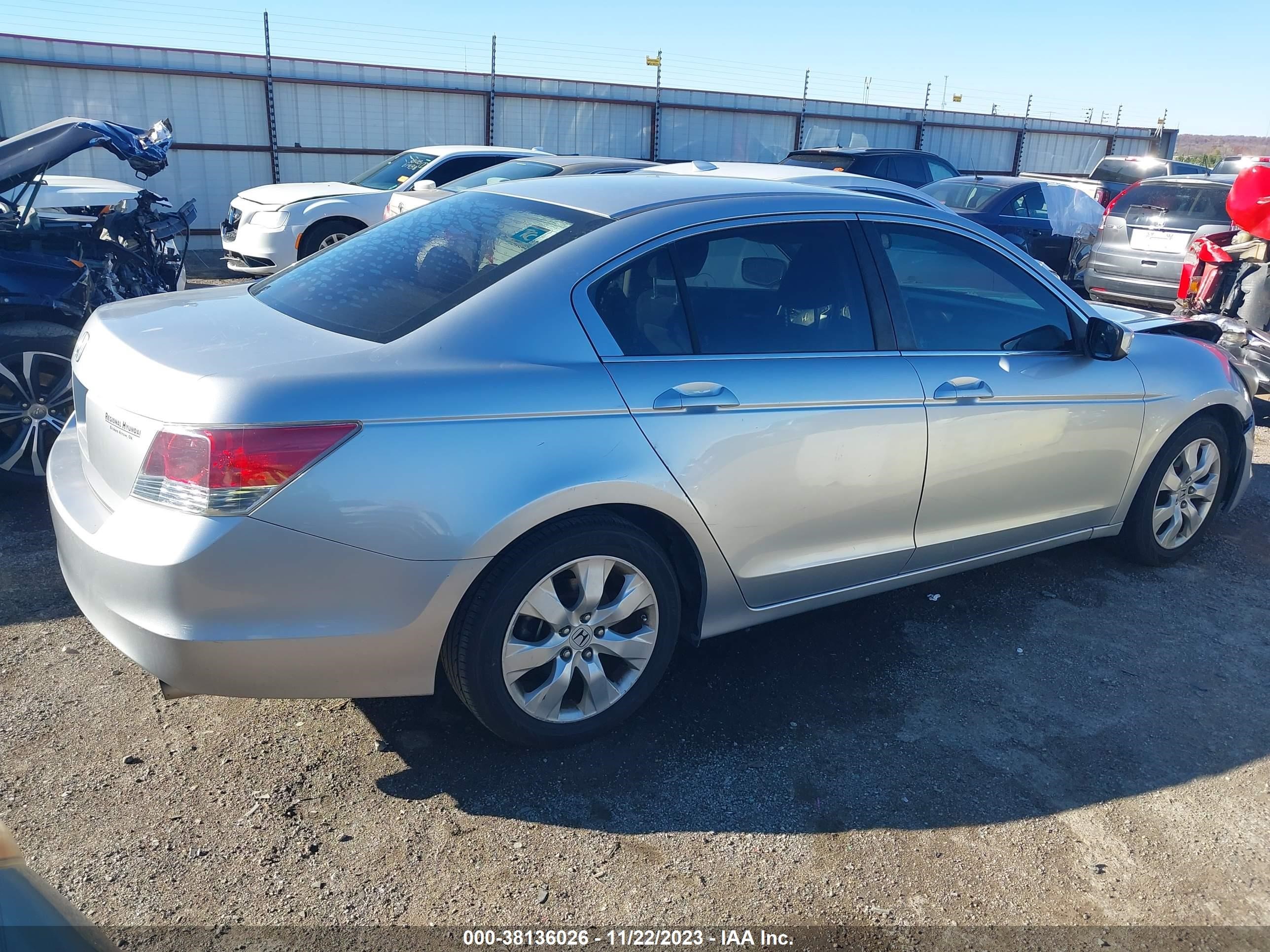 Photo 3 VIN: 1HGCP26718A127579 - HONDA ACCORD 