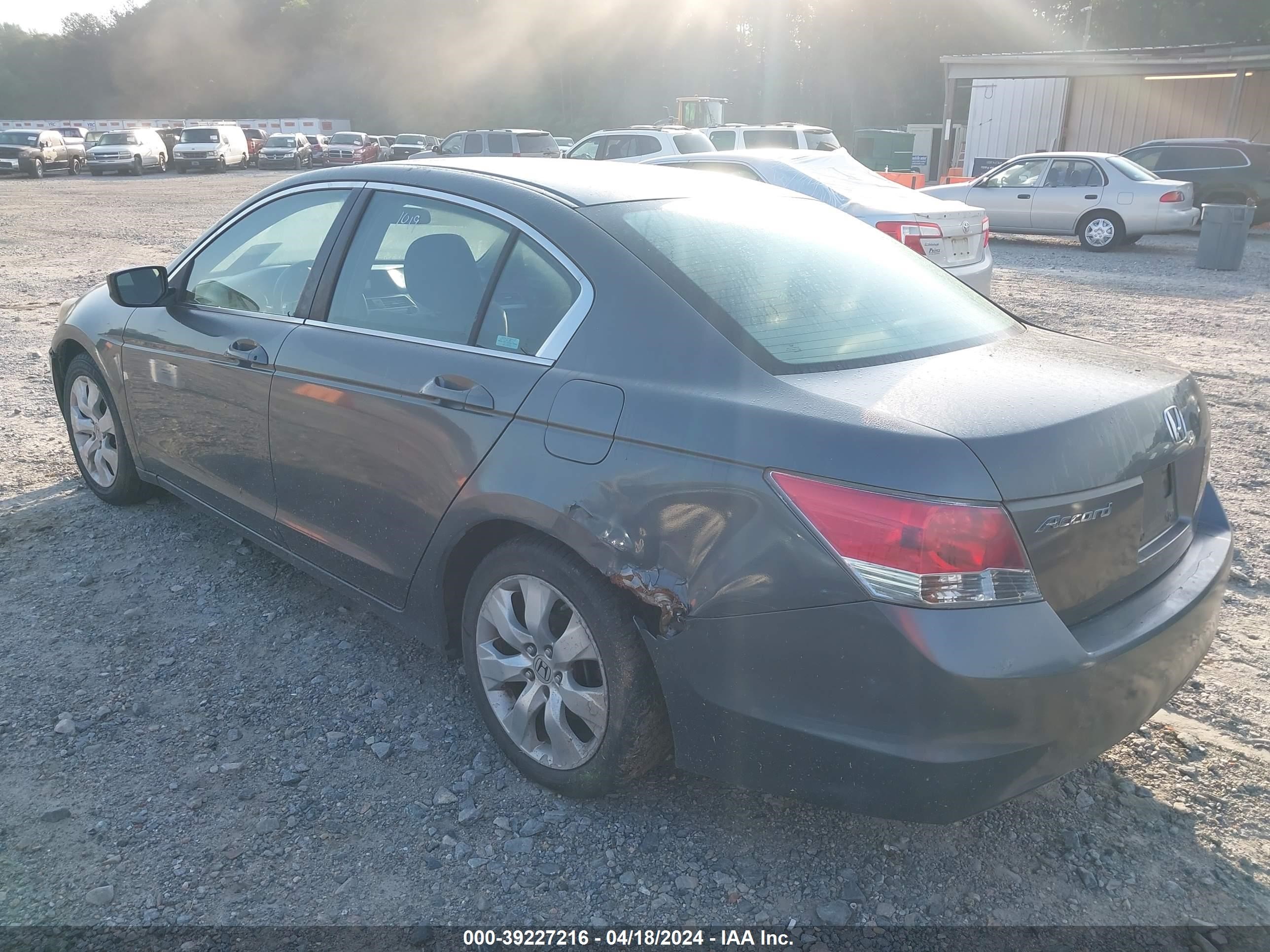 Photo 2 VIN: 1HGCP26719A027208 - HONDA ACCORD 