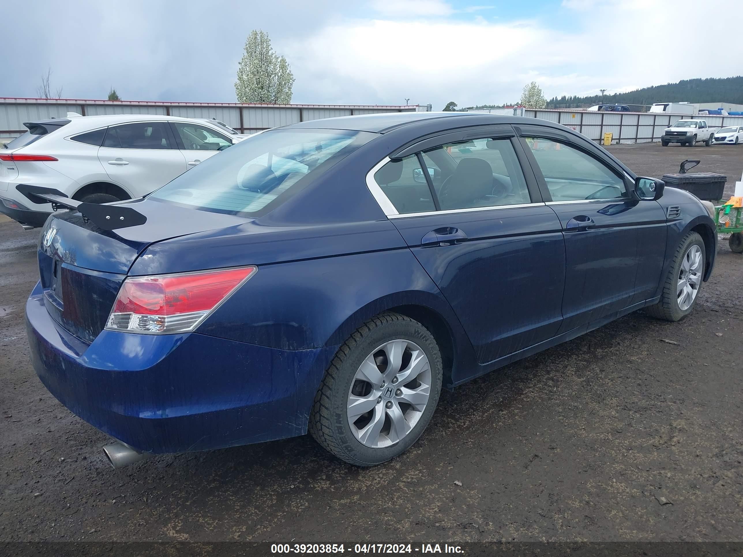 Photo 3 VIN: 1HGCP26728A033016 - HONDA ACCORD 