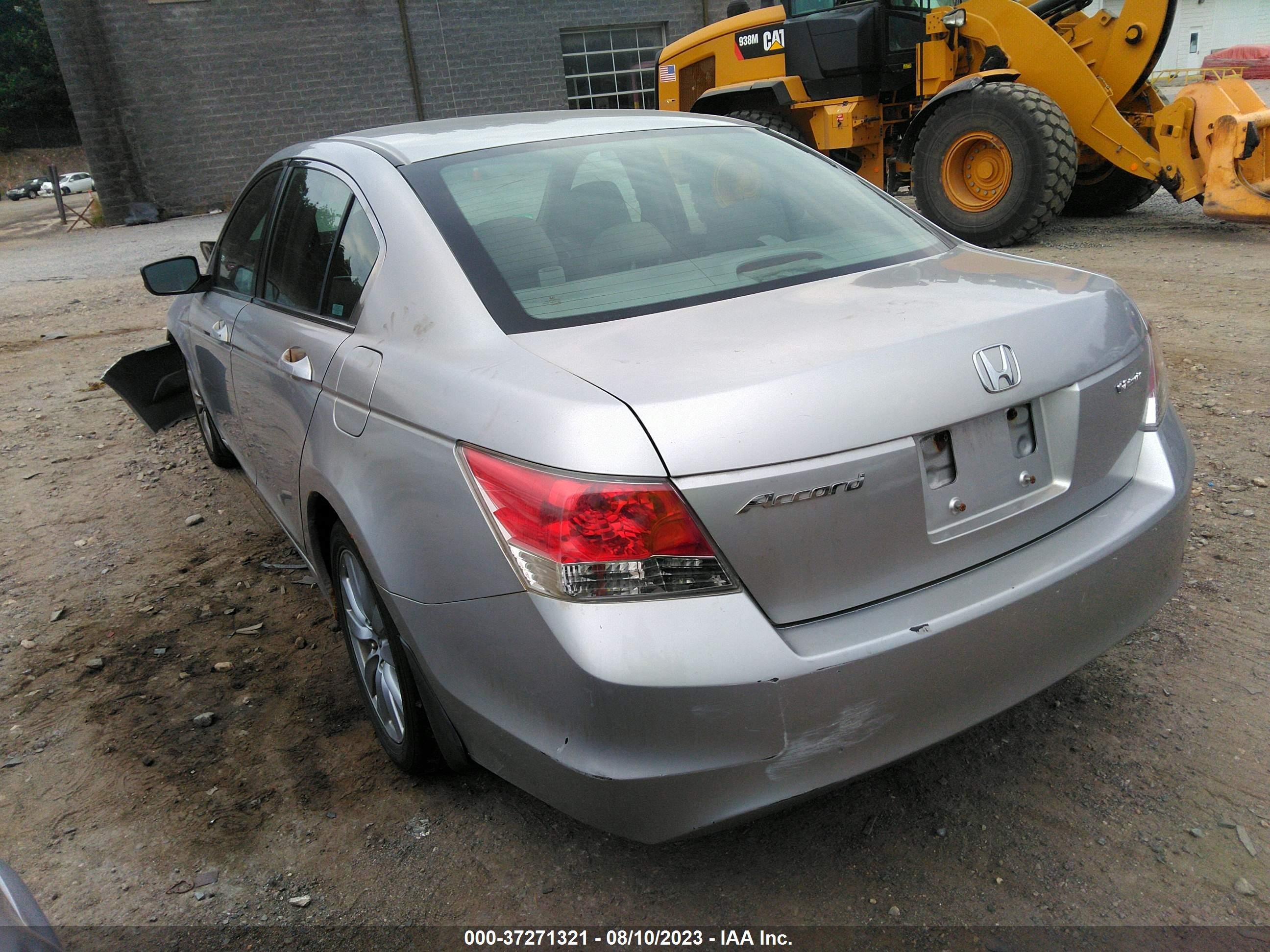 Photo 2 VIN: 1HGCP26728A058904 - HONDA ACCORD 