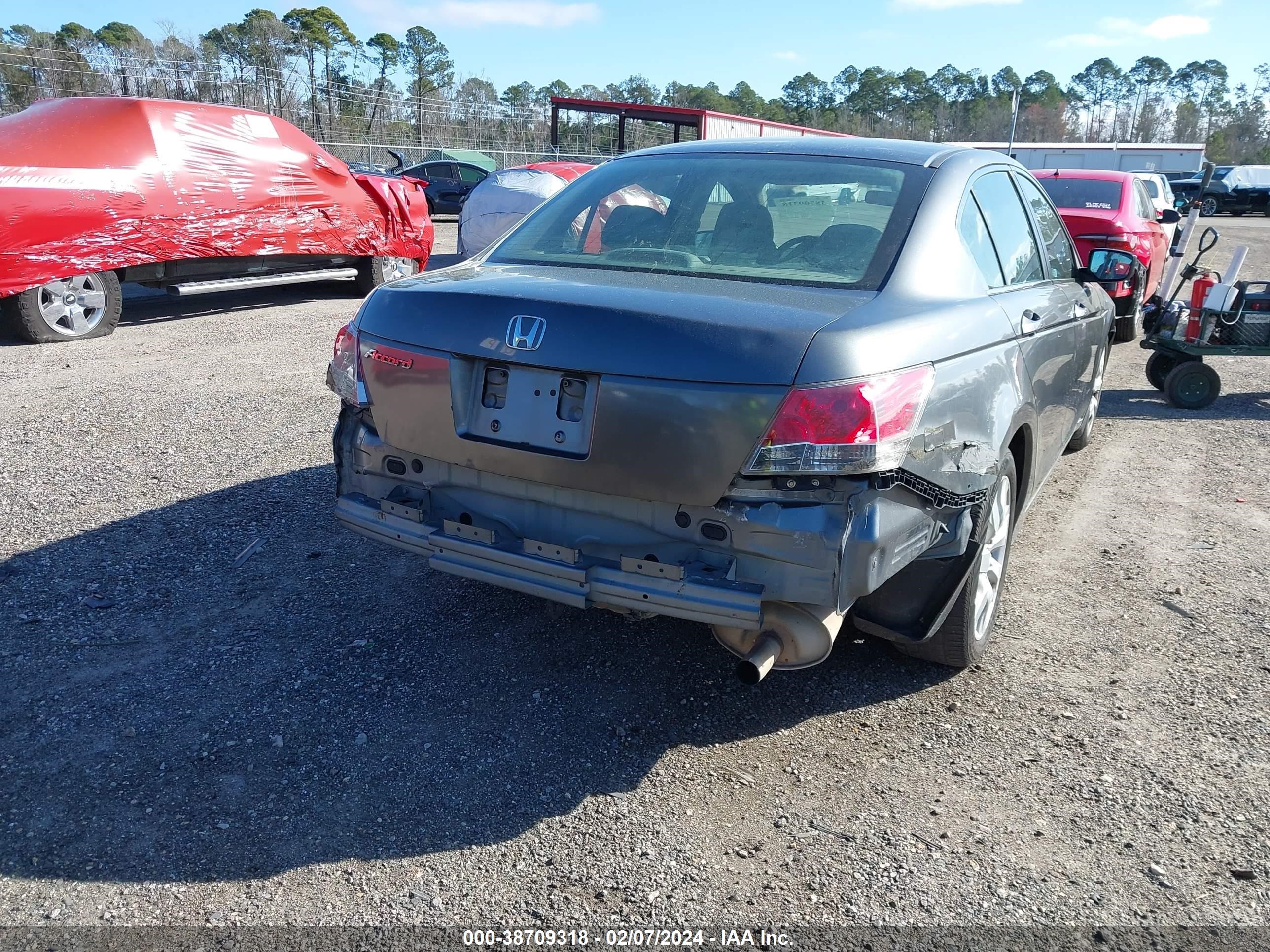 Photo 5 VIN: 1HGCP26728A165127 - HONDA ACCORD 