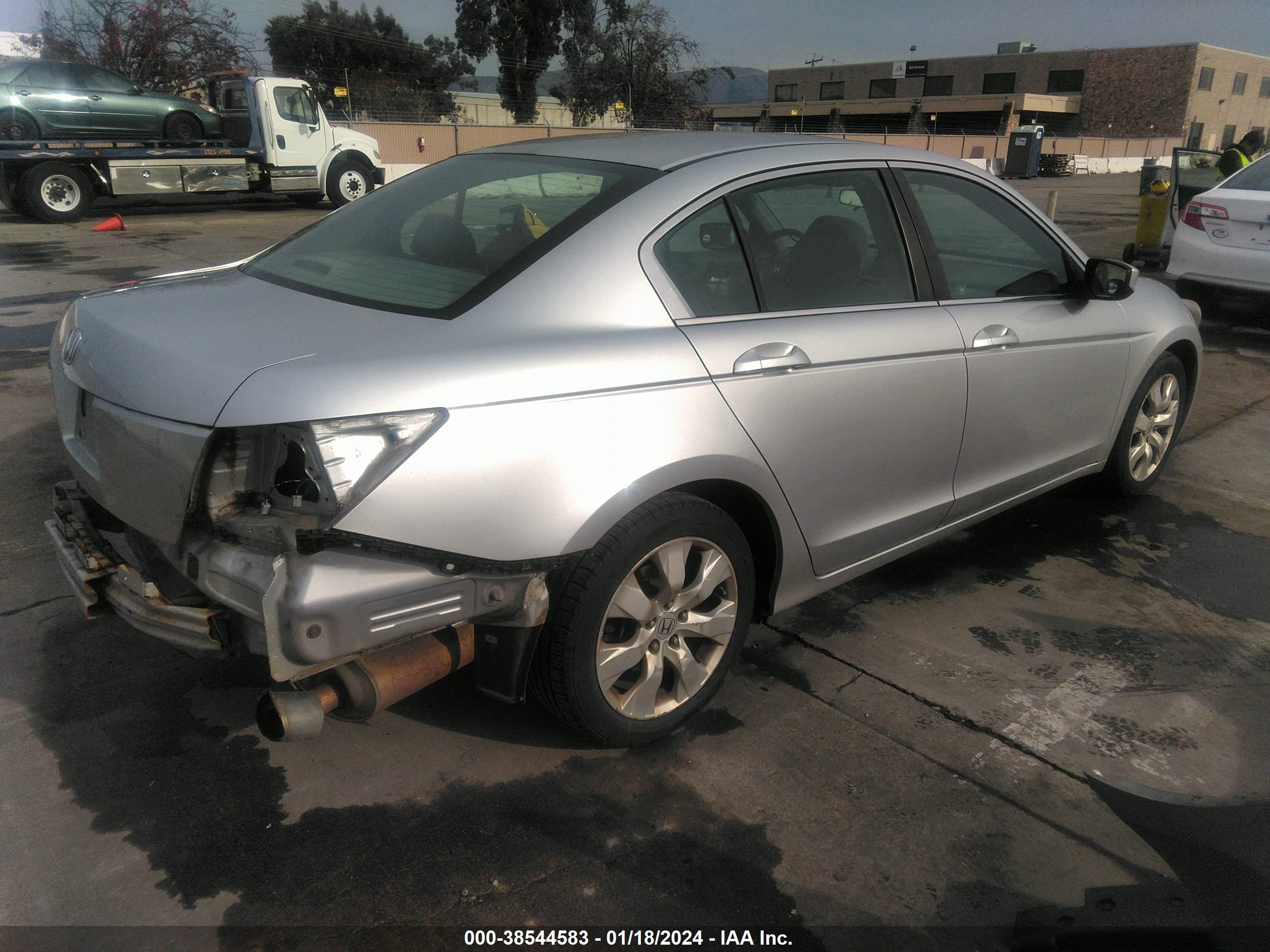 Photo 3 VIN: 1HGCP26739A174002 - HONDA ACCORD 