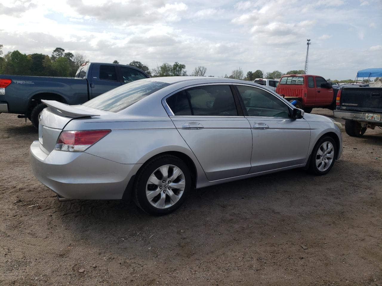 Photo 2 VIN: 1HGCP26748A127611 - HONDA ACCORD 