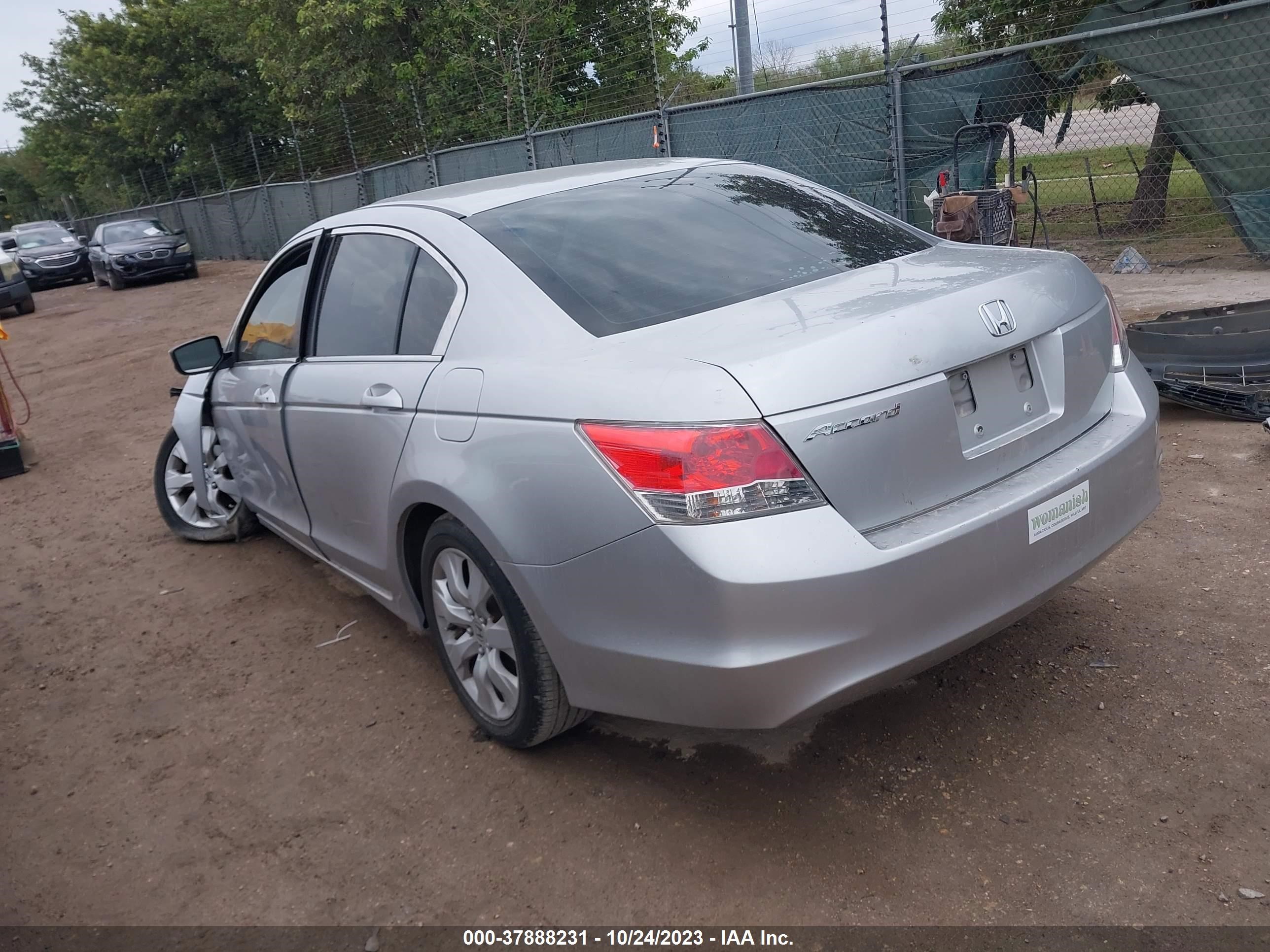 Photo 2 VIN: 1HGCP26769A074797 - HONDA ACCORD 