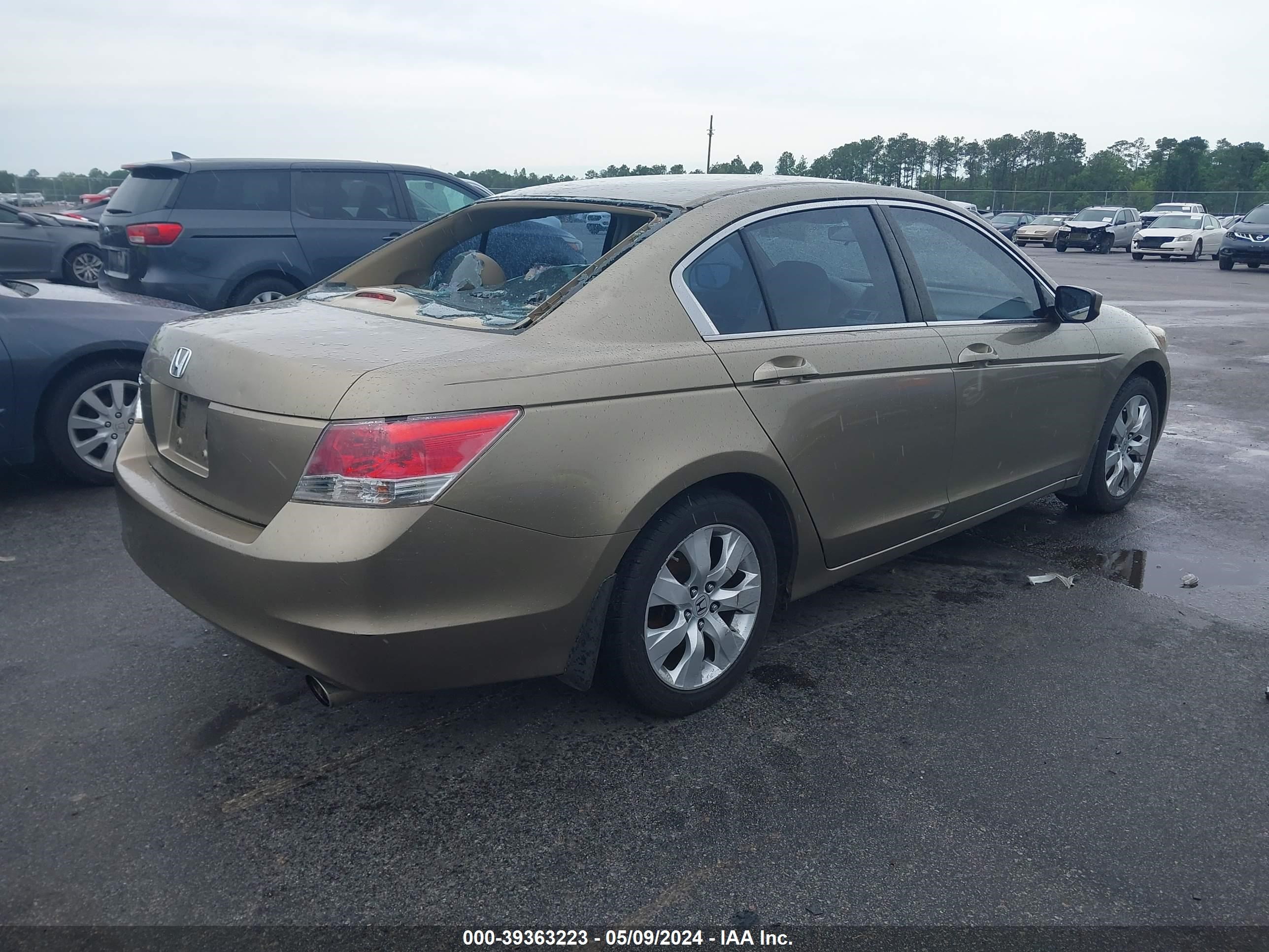 Photo 3 VIN: 1HGCP26778A039667 - HONDA ACCORD 