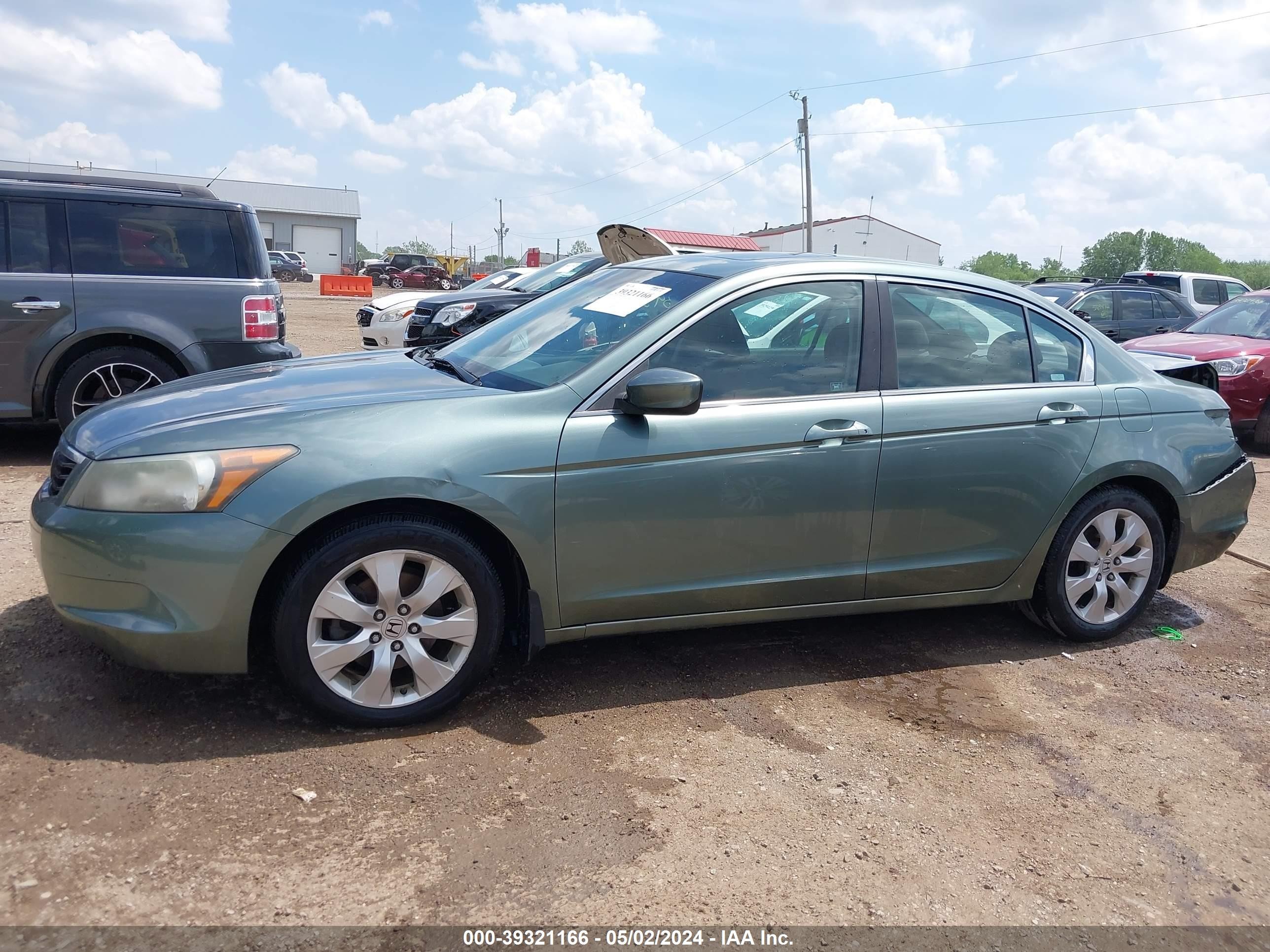 Photo 13 VIN: 1HGCP26779A100890 - HONDA ACCORD 