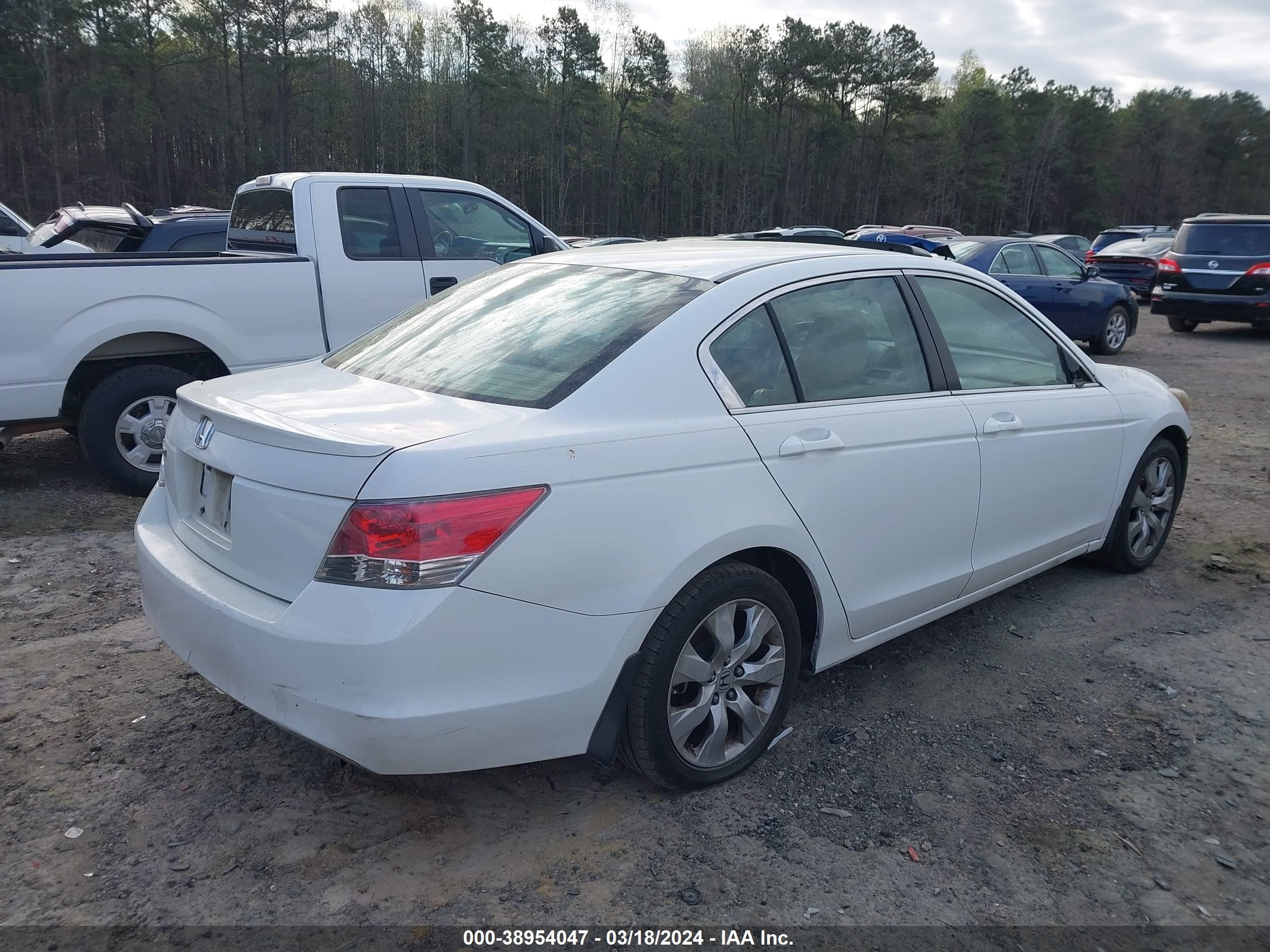 Photo 3 VIN: 1HGCP26788A006354 - HONDA ACCORD 