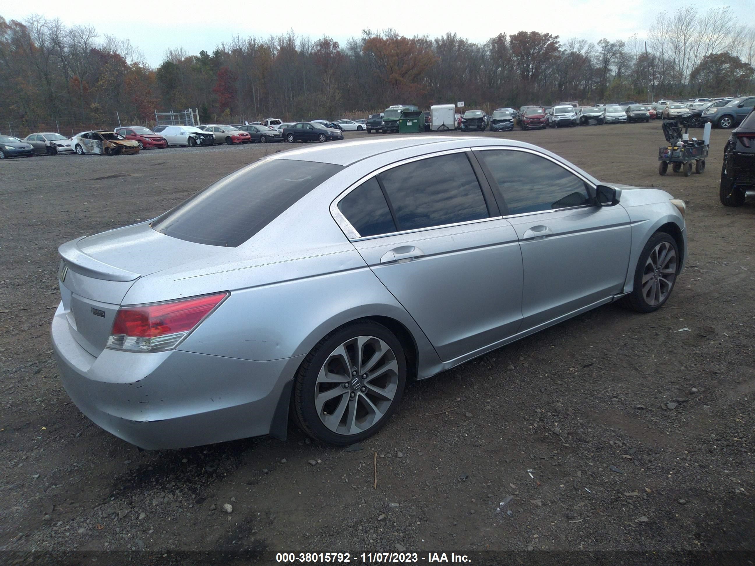 Photo 3 VIN: 1HGCP26788A010436 - HONDA ACCORD 