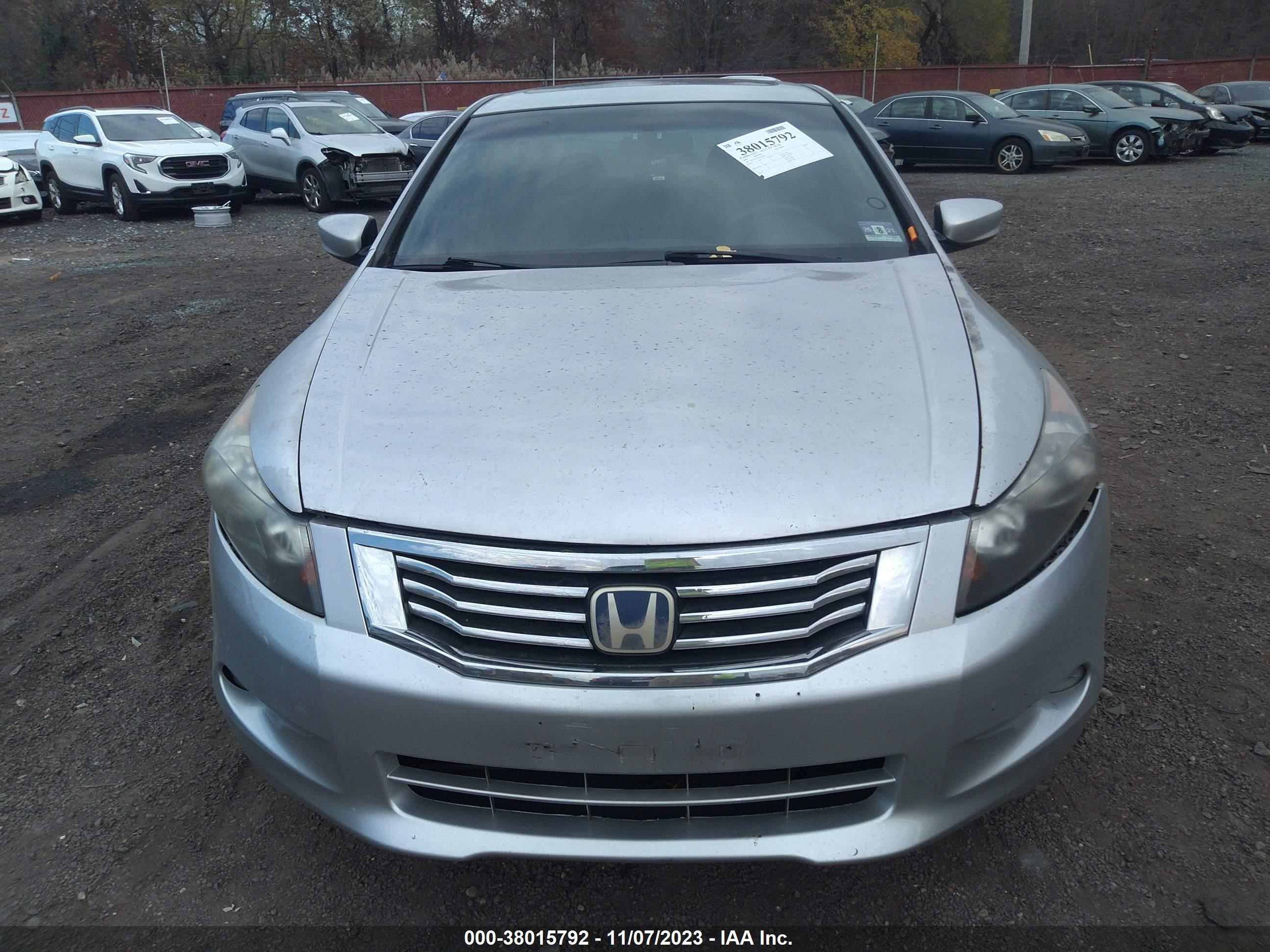 Photo 5 VIN: 1HGCP26788A010436 - HONDA ACCORD 