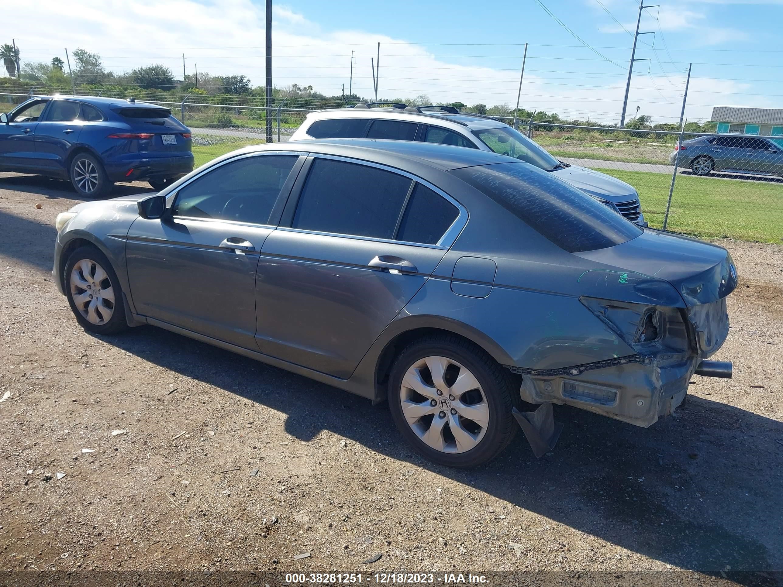 Photo 2 VIN: 1HGCP26789A059945 - HONDA ACCORD 