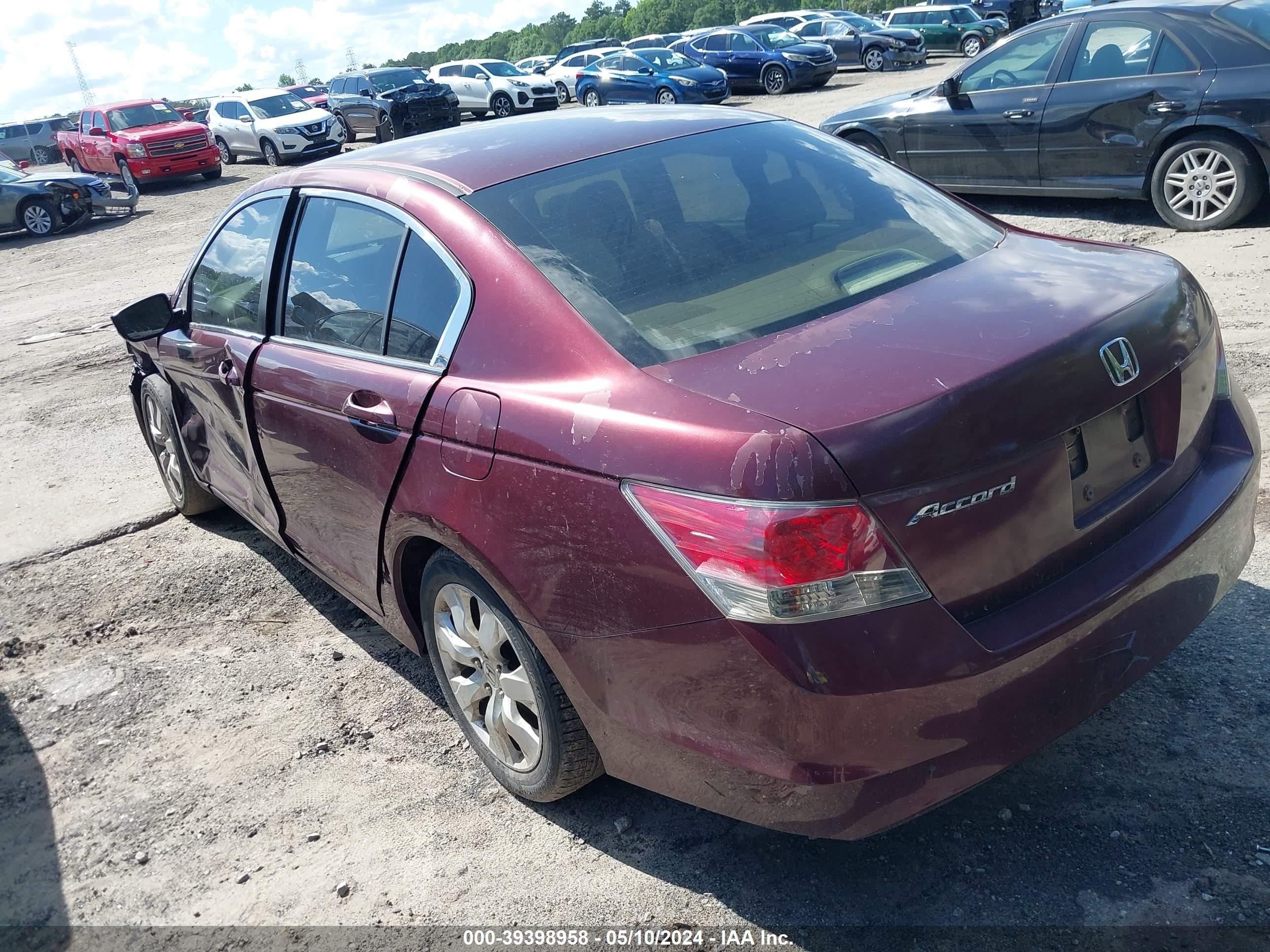 Photo 2 VIN: 1HGCP26798A105619 - HONDA ACCORD 