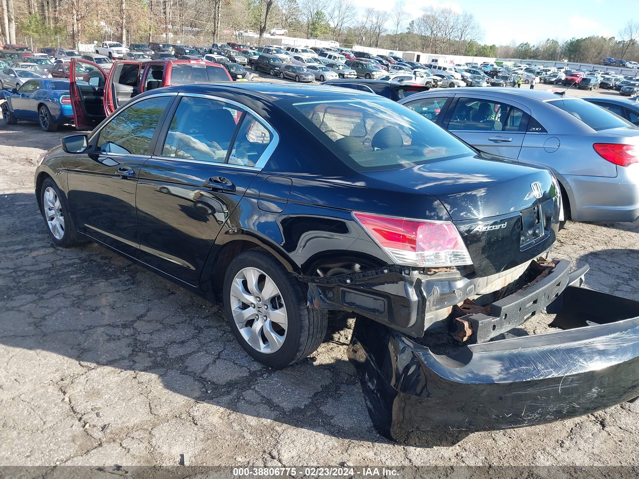 Photo 2 VIN: 1HGCP26799A045021 - HONDA ACCORD 