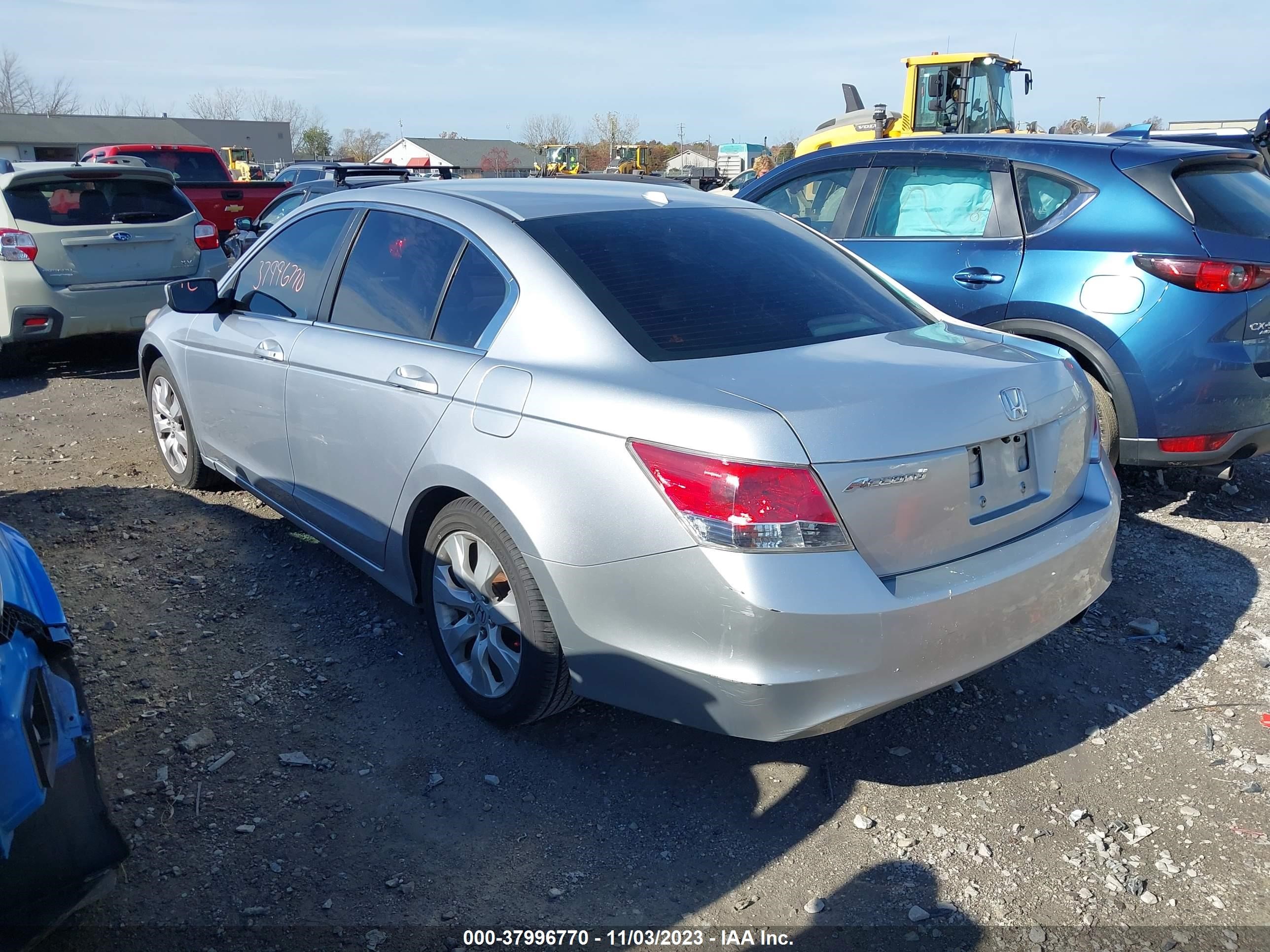 Photo 2 VIN: 1HGCP26809A019142 - HONDA ACCORD 