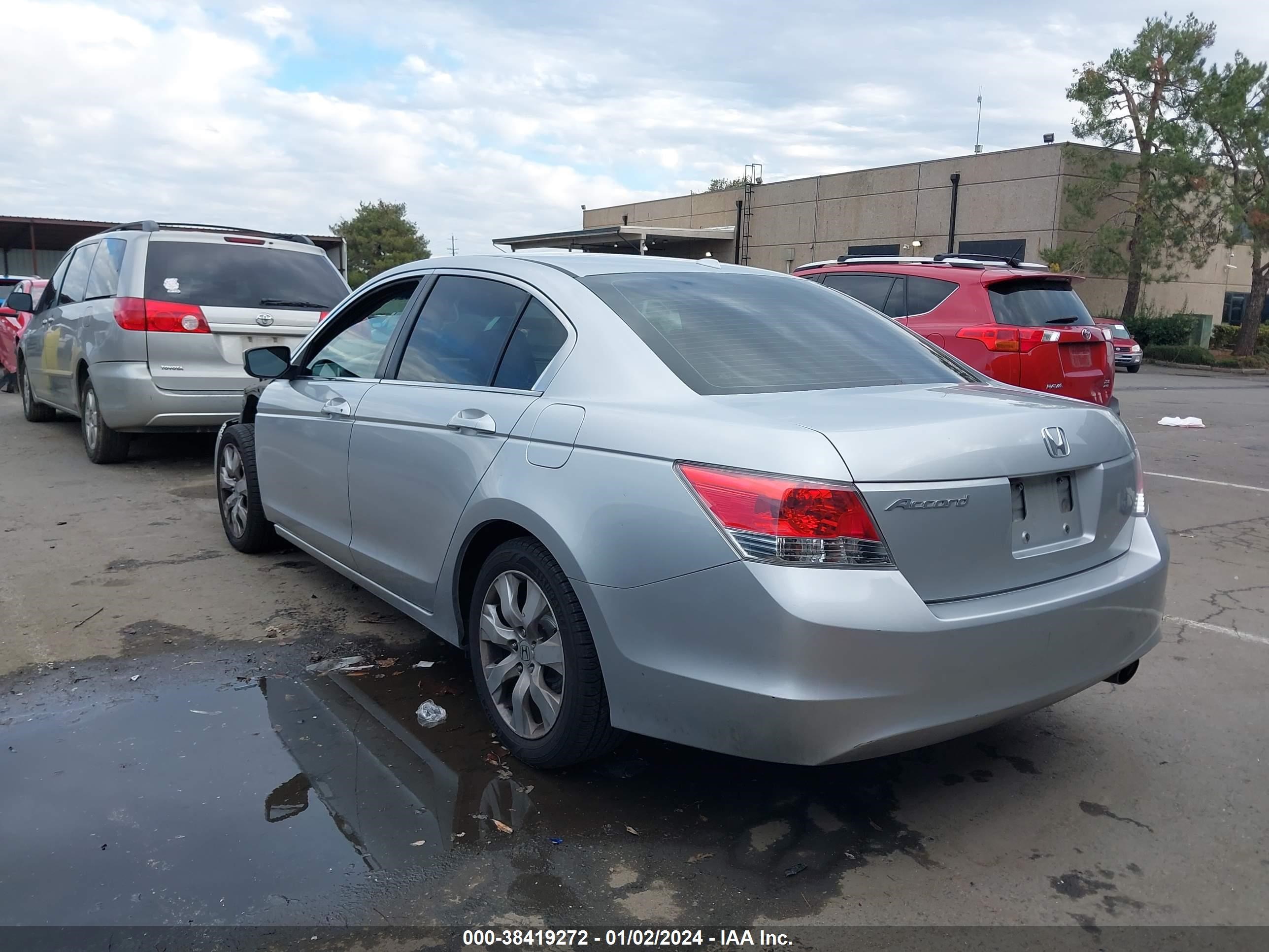 Photo 2 VIN: 1HGCP26809A045773 - HONDA ACCORD 