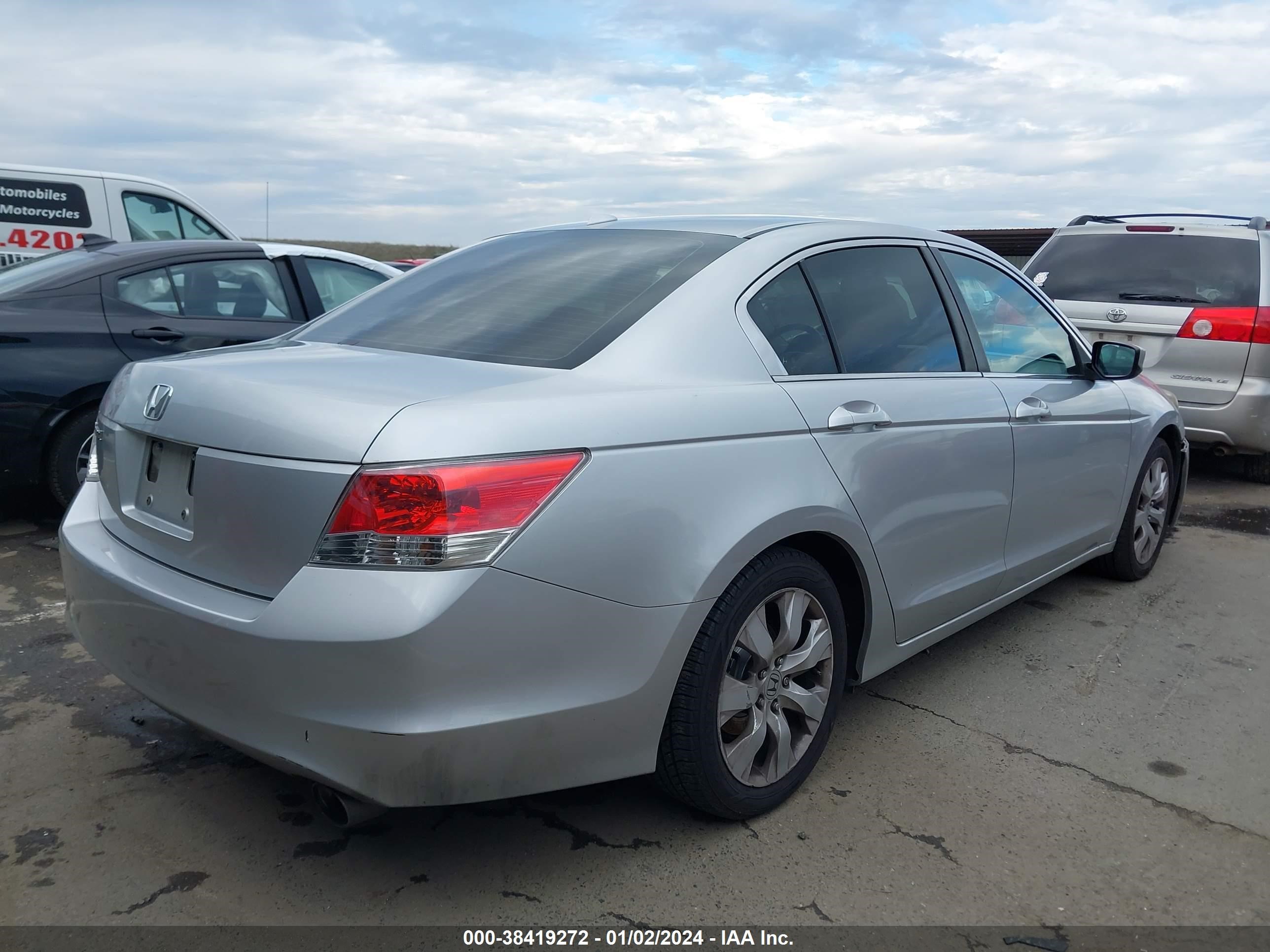 Photo 3 VIN: 1HGCP26809A045773 - HONDA ACCORD 