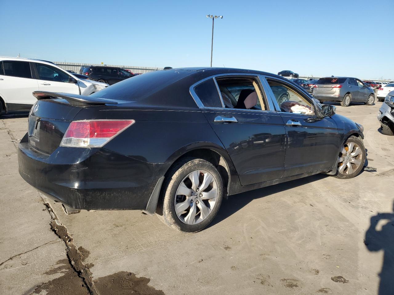 Photo 2 VIN: 1HGCP26828A046003 - HONDA ACCORD 