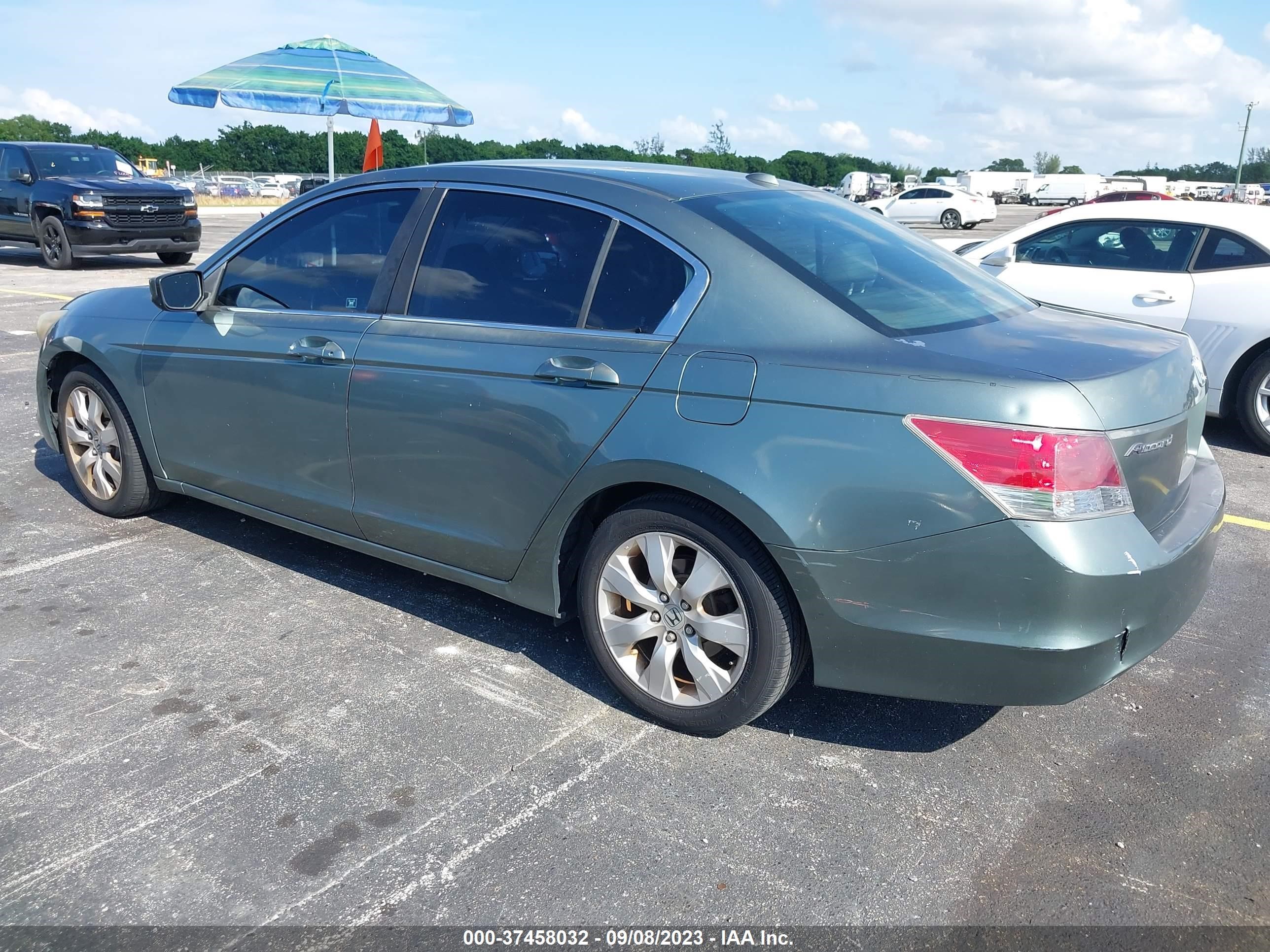 Photo 2 VIN: 1HGCP26828A068177 - HONDA ACCORD 