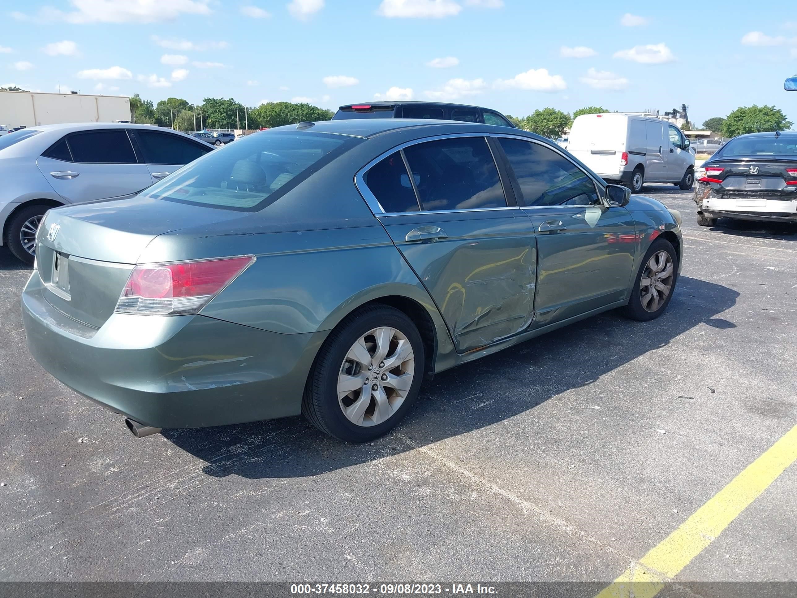 Photo 3 VIN: 1HGCP26828A068177 - HONDA ACCORD 