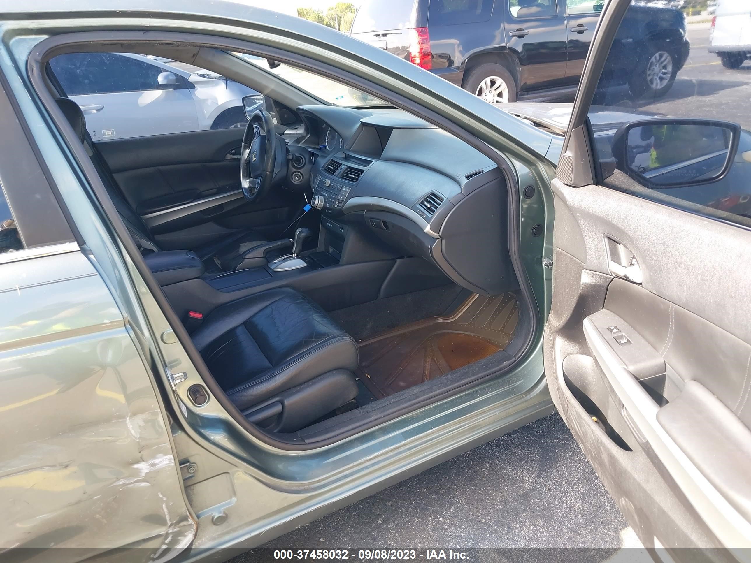 Photo 4 VIN: 1HGCP26828A068177 - HONDA ACCORD 