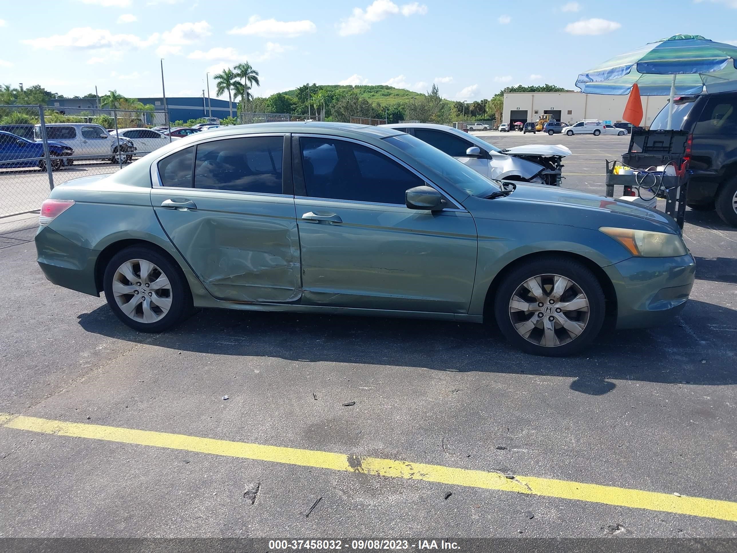 Photo 5 VIN: 1HGCP26828A068177 - HONDA ACCORD 