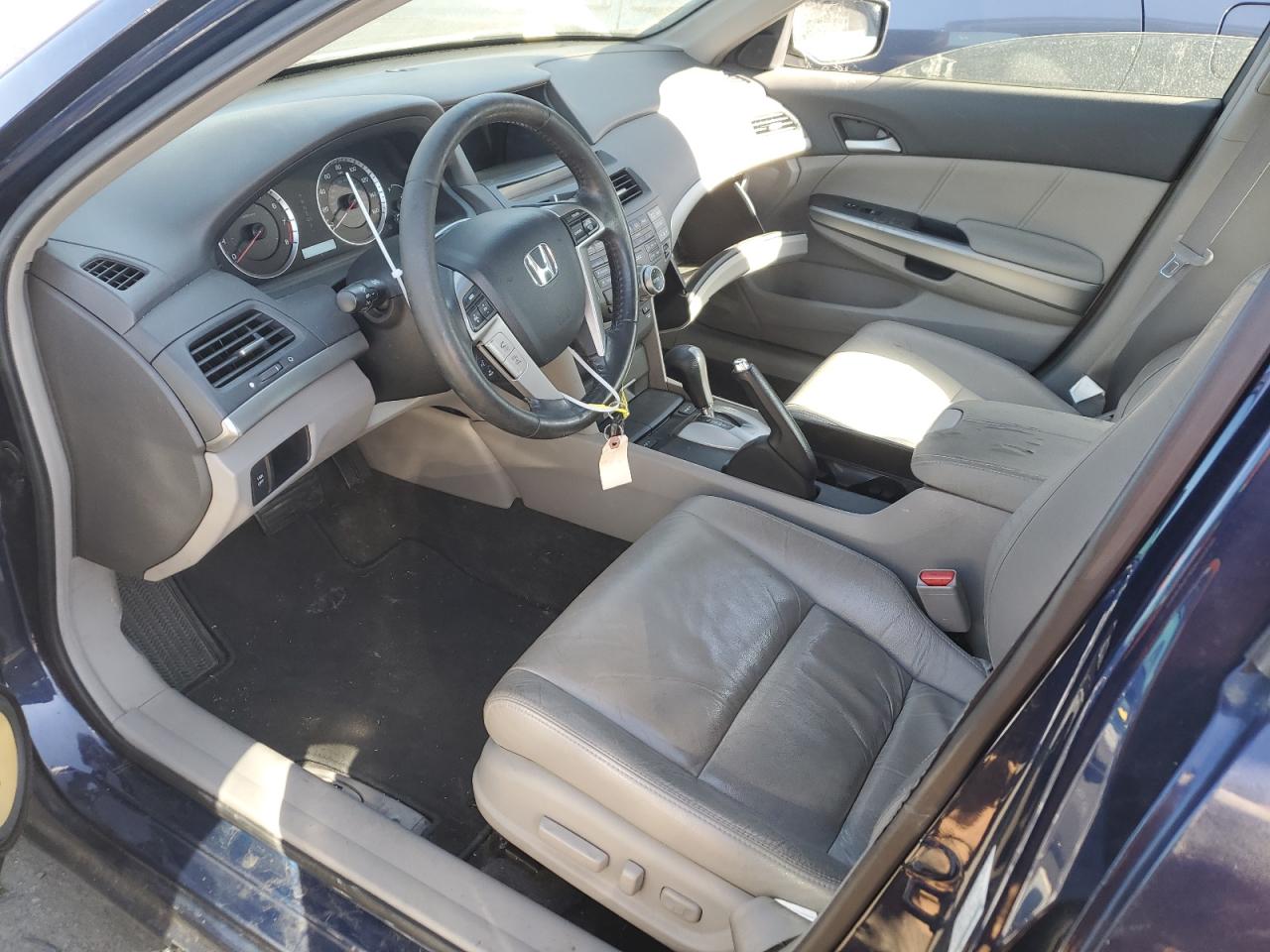 Photo 6 VIN: 1HGCP26828A084797 - HONDA ACCORD 