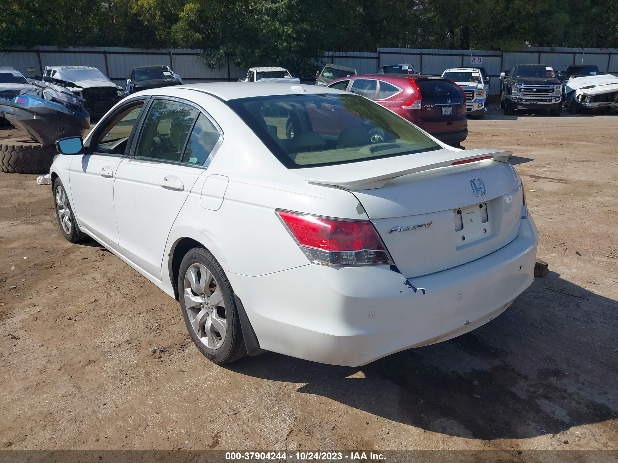 Photo 2 VIN: 1HGCP26828A157845 - HONDA ACCORD 