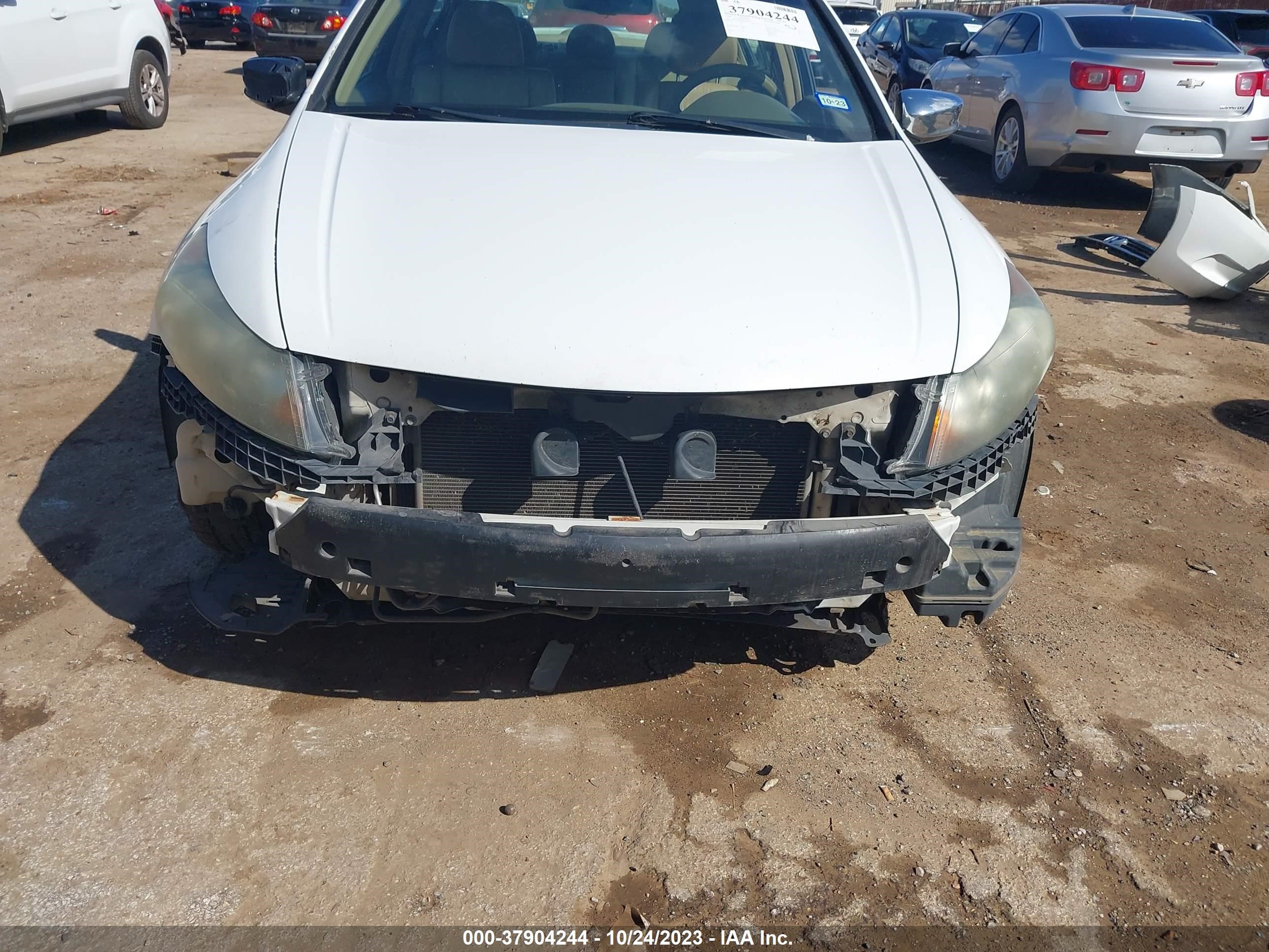 Photo 5 VIN: 1HGCP26828A157845 - HONDA ACCORD 