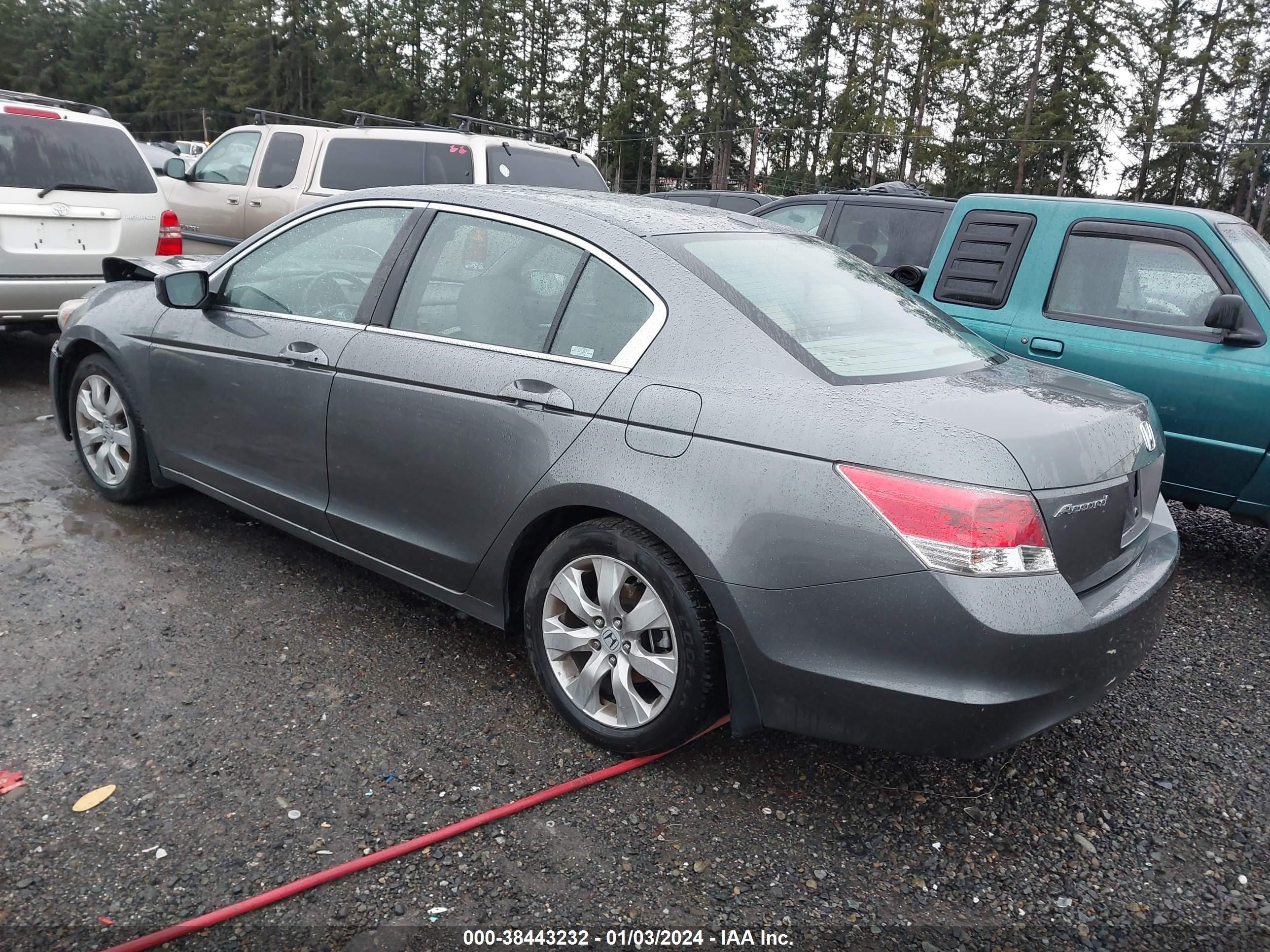 Photo 2 VIN: 1HGCP26829A084915 - HONDA ACCORD 