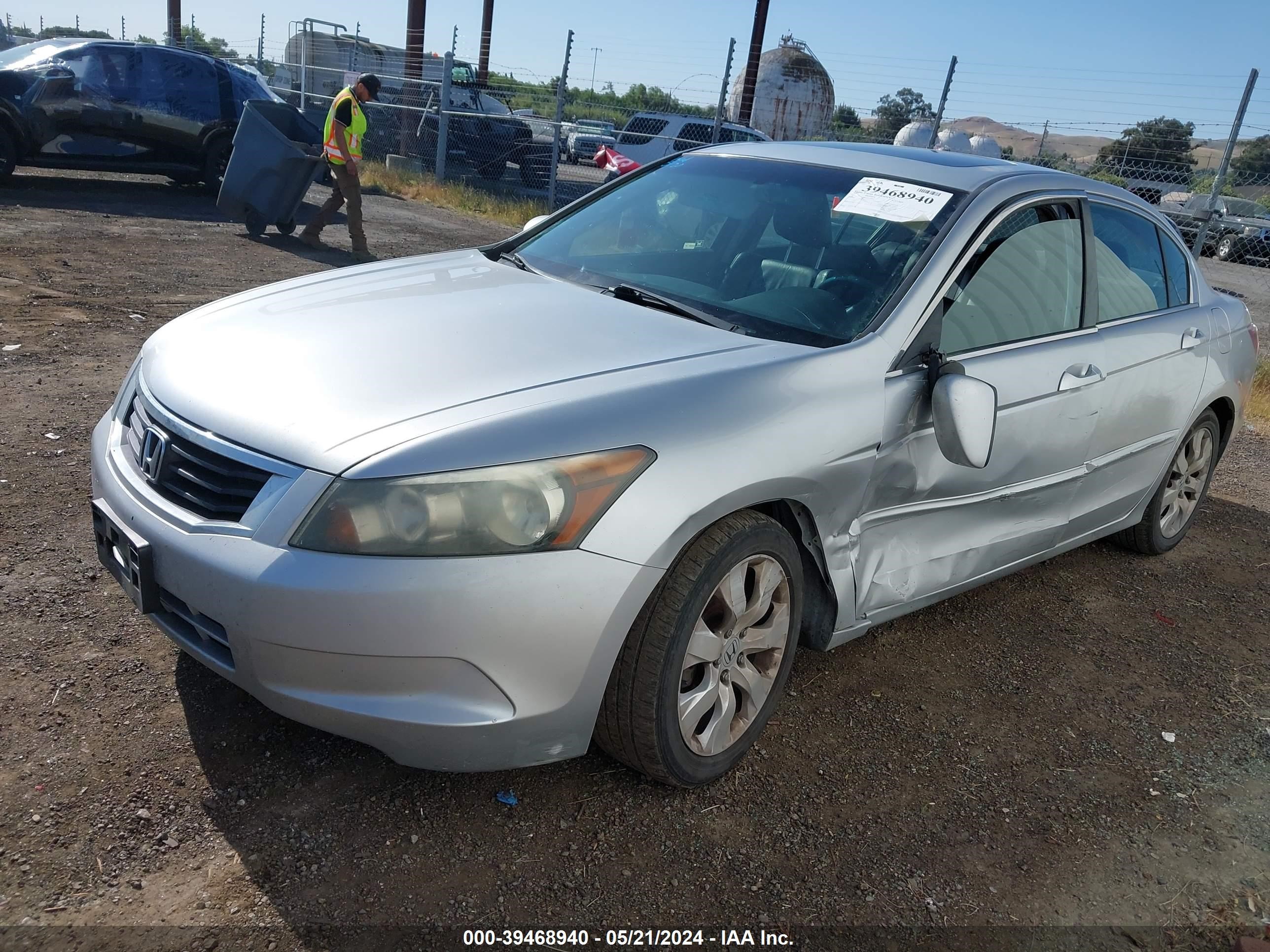 Photo 1 VIN: 1HGCP26829A110803 - HONDA ACCORD 