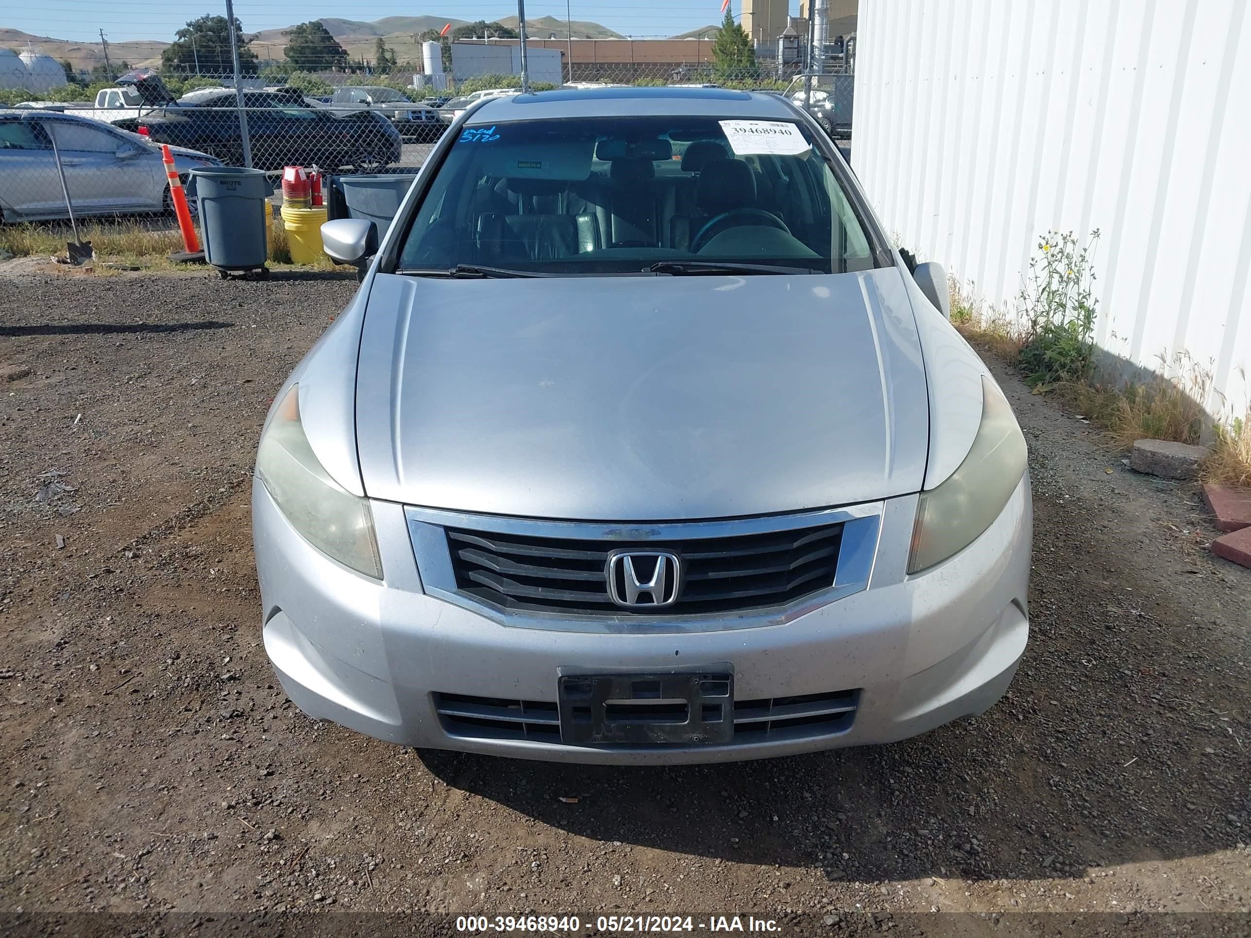 Photo 11 VIN: 1HGCP26829A110803 - HONDA ACCORD 