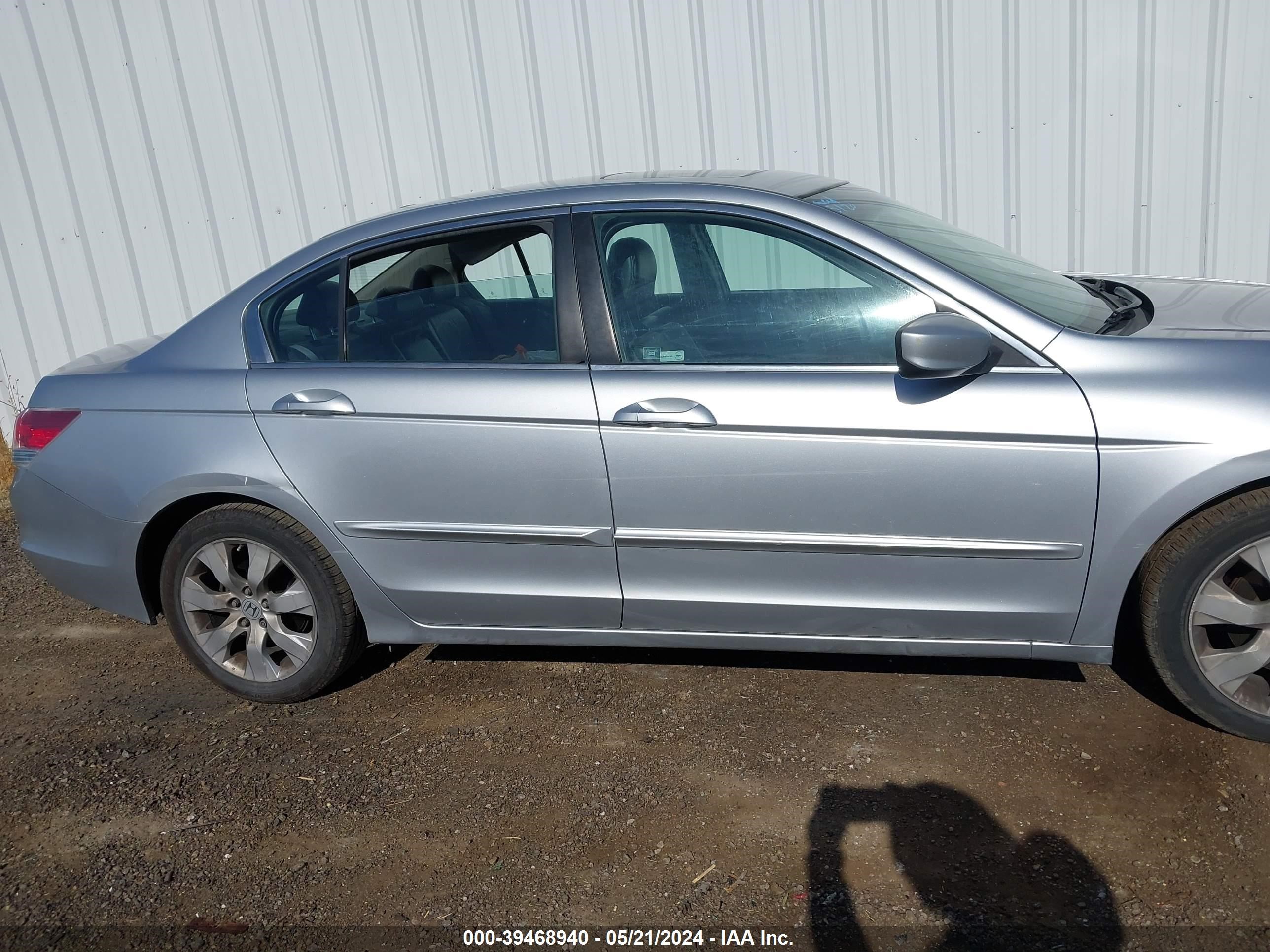 Photo 12 VIN: 1HGCP26829A110803 - HONDA ACCORD 