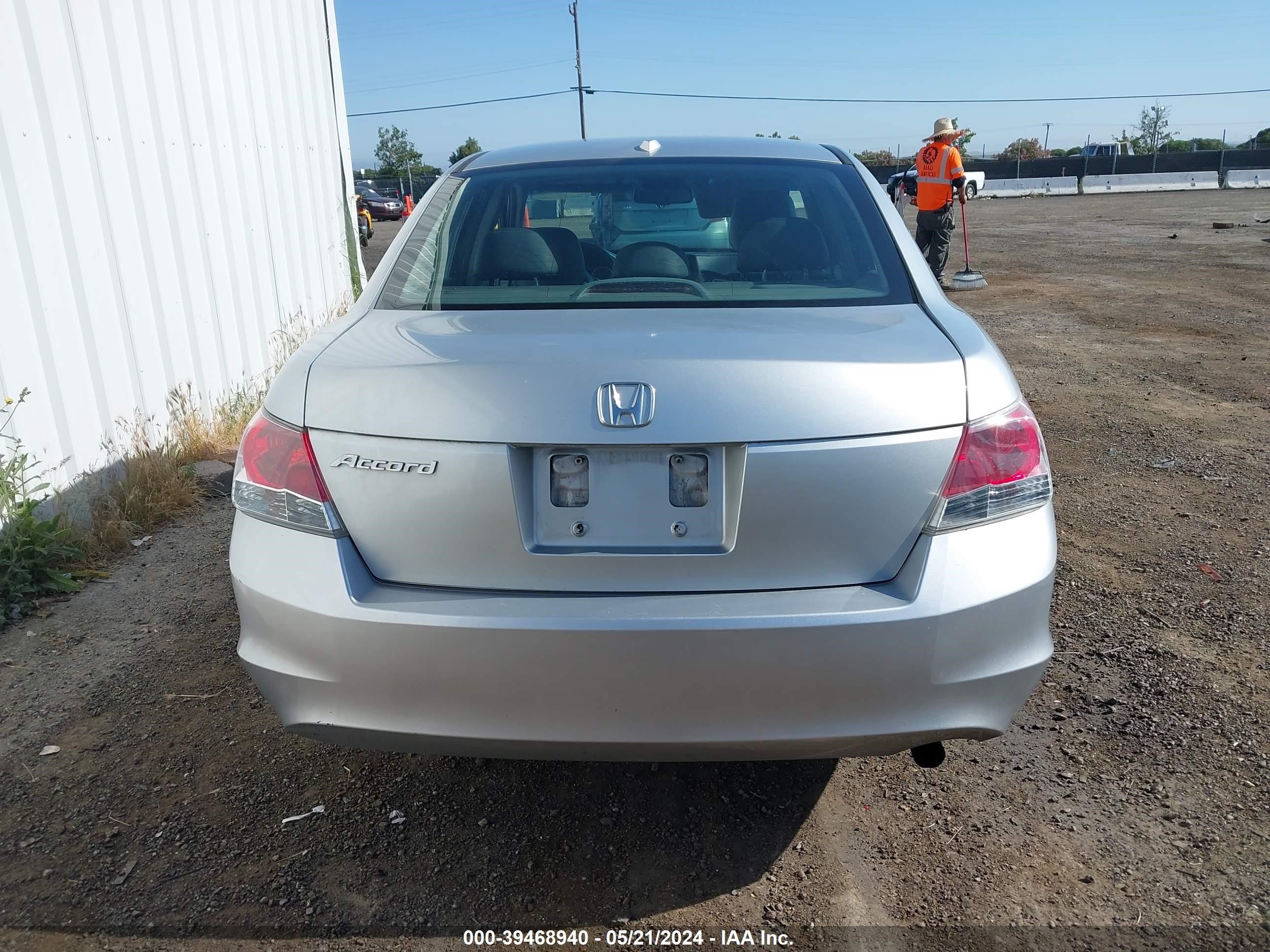 Photo 15 VIN: 1HGCP26829A110803 - HONDA ACCORD 