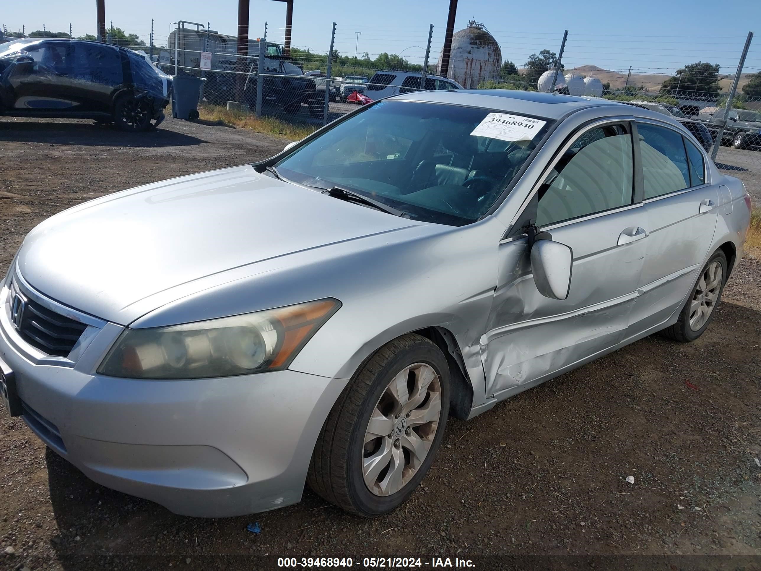 Photo 5 VIN: 1HGCP26829A110803 - HONDA ACCORD 