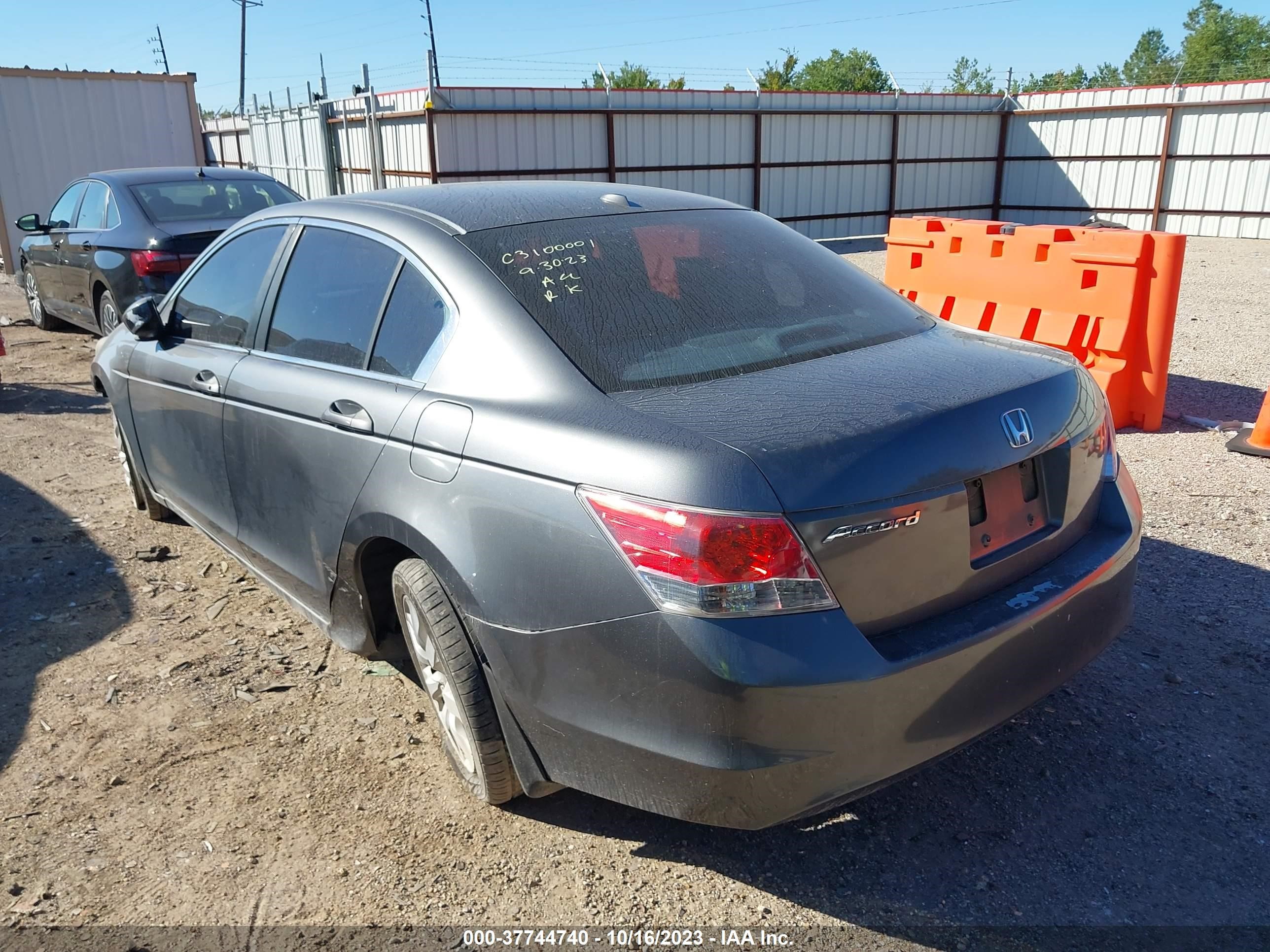 Photo 2 VIN: 1HGCP26829A118822 - HONDA ACCORD 