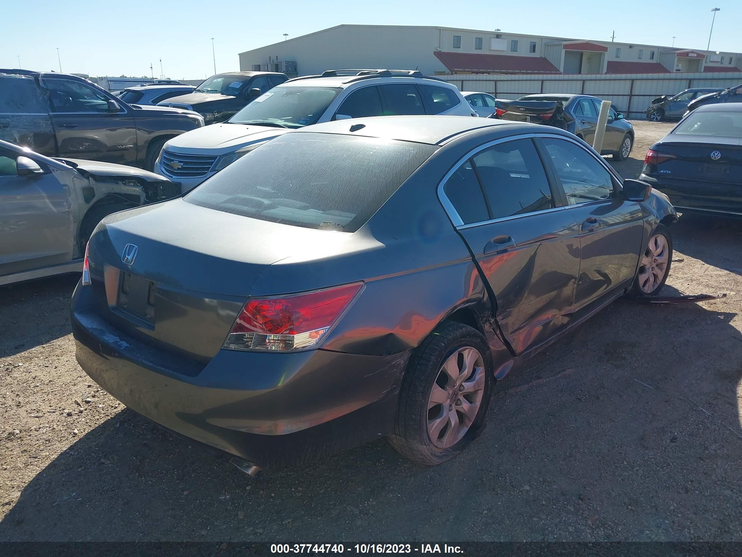 Photo 3 VIN: 1HGCP26829A118822 - HONDA ACCORD 