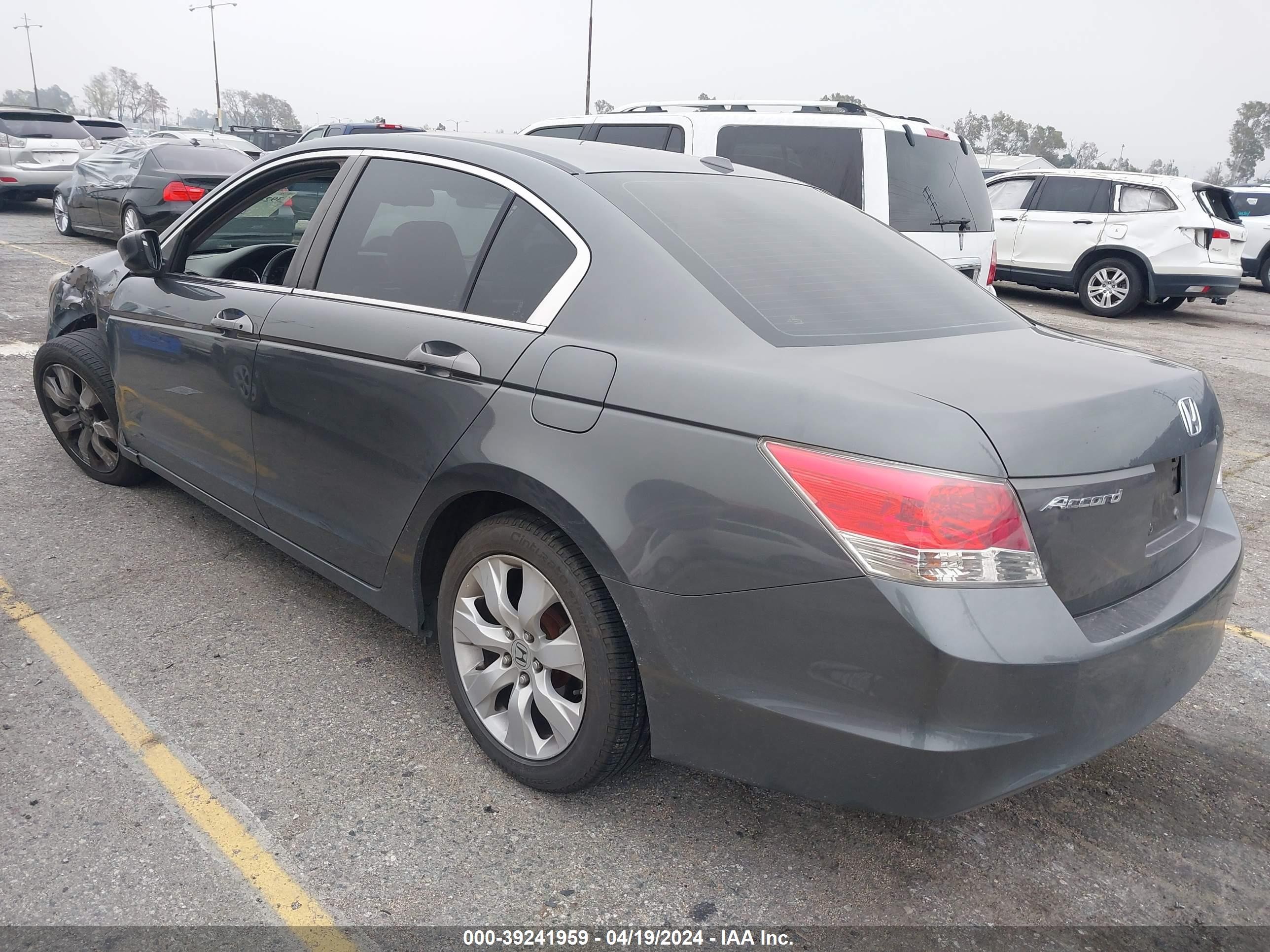 Photo 2 VIN: 1HGCP26838A064476 - HONDA ACCORD 