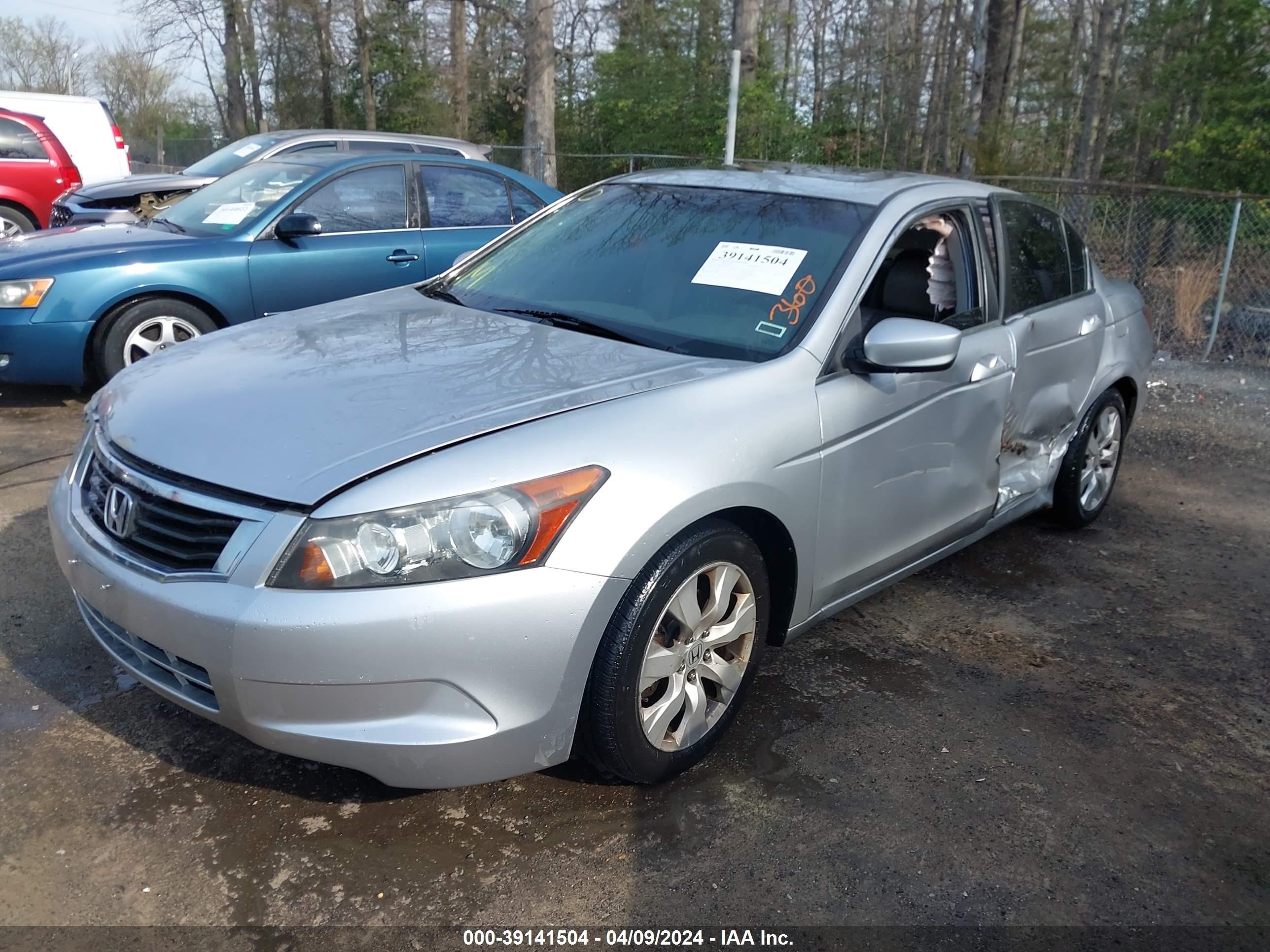 Photo 1 VIN: 1HGCP26838A090740 - HONDA ACCORD 