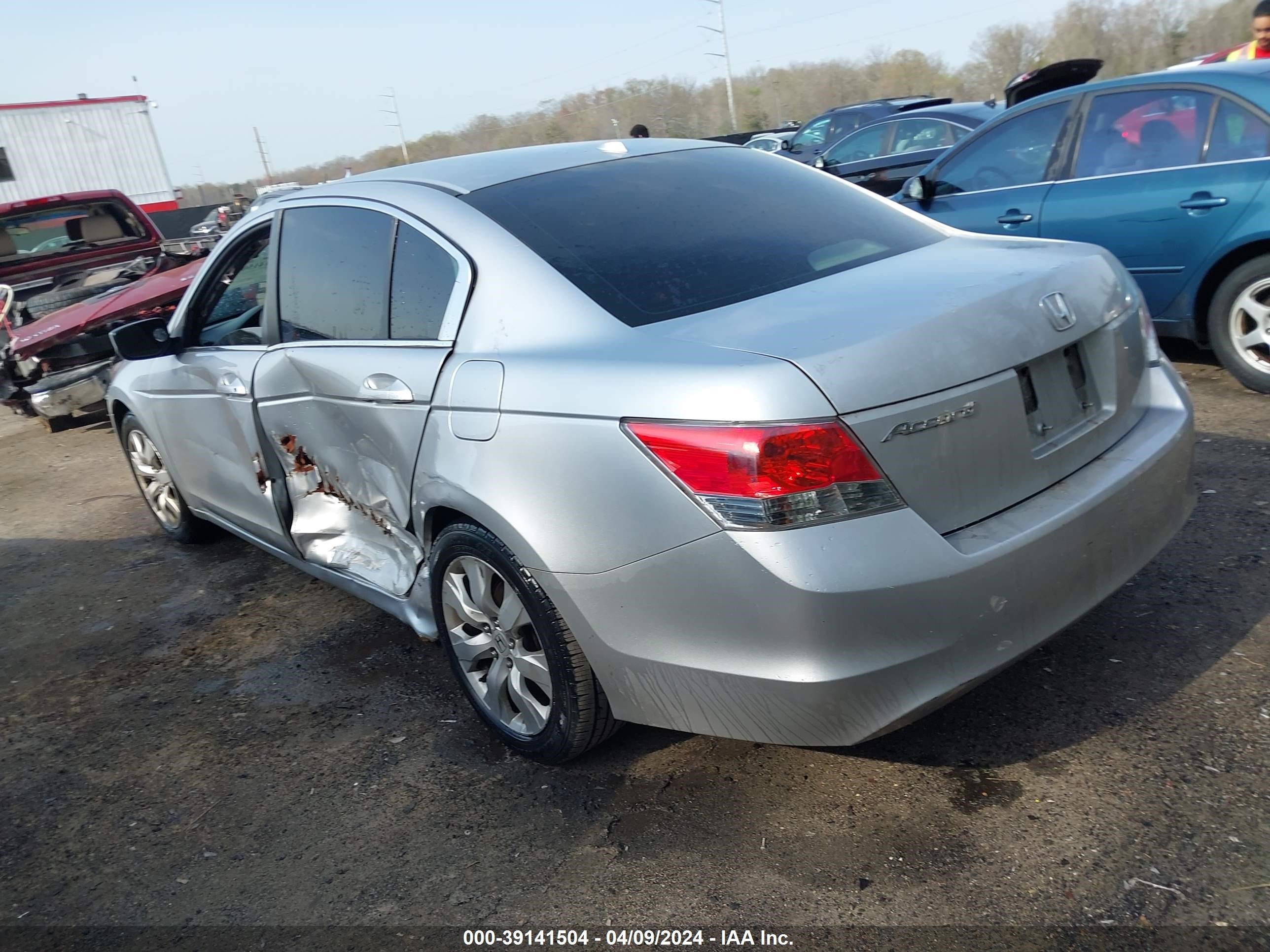 Photo 2 VIN: 1HGCP26838A090740 - HONDA ACCORD 