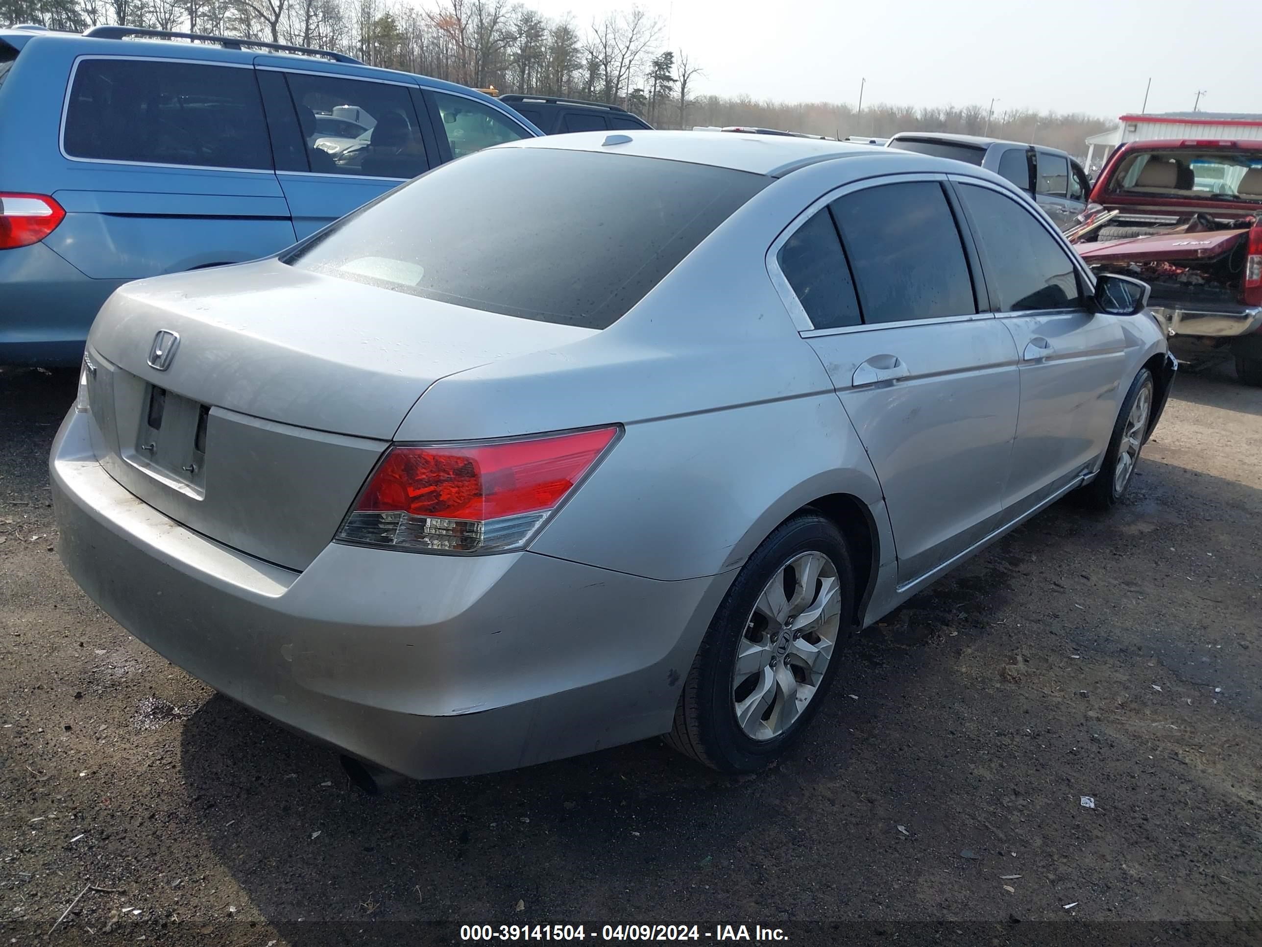 Photo 3 VIN: 1HGCP26838A090740 - HONDA ACCORD 