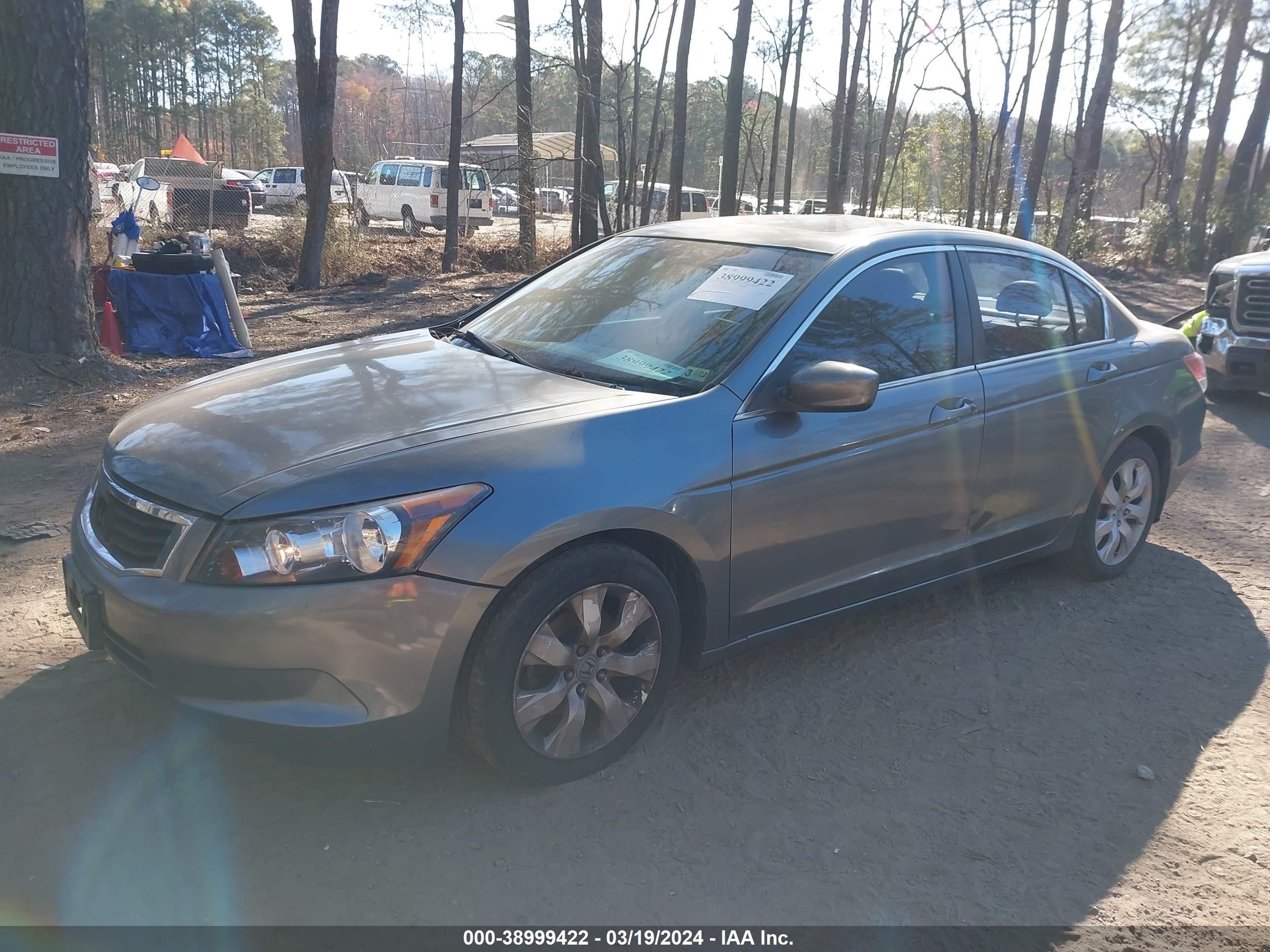 Photo 1 VIN: 1HGCP26839A081120 - HONDA ACCORD 