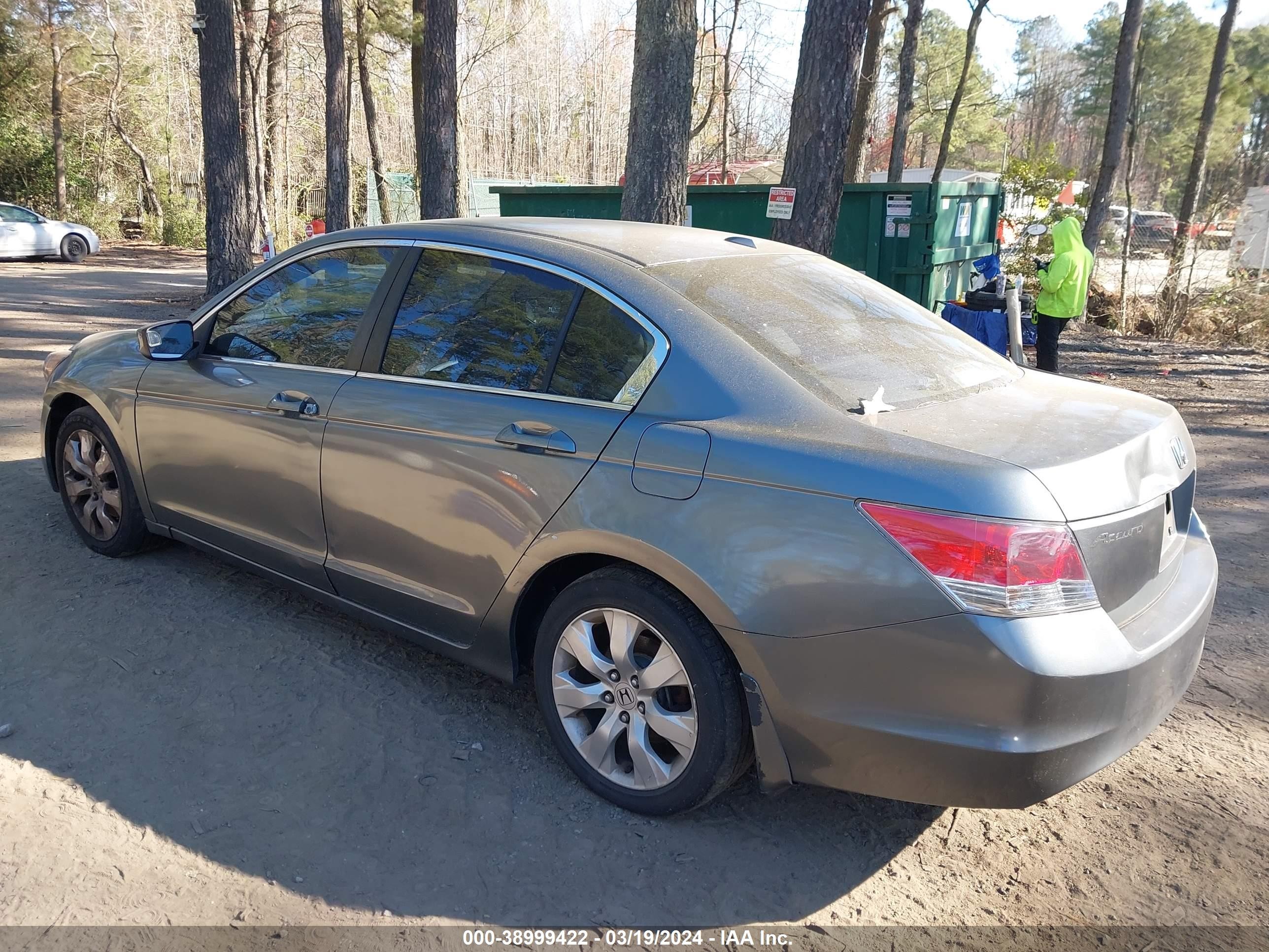 Photo 2 VIN: 1HGCP26839A081120 - HONDA ACCORD 