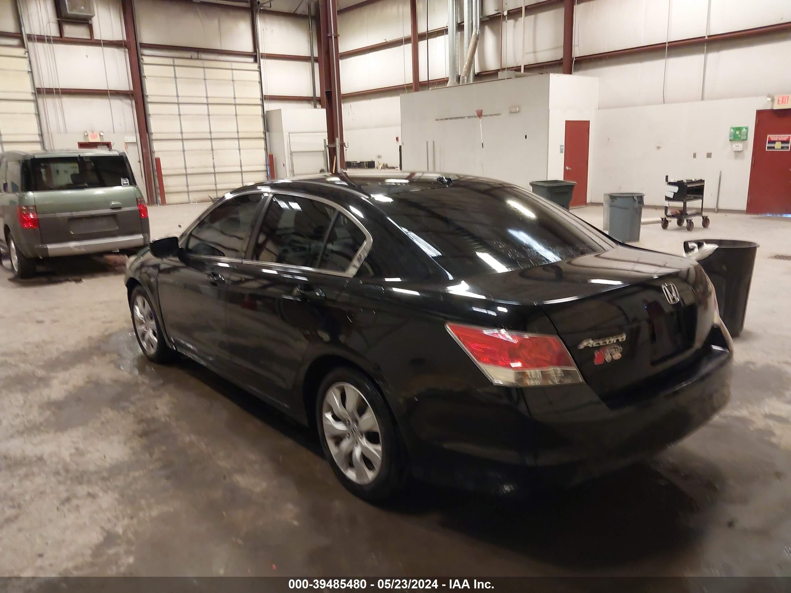 Photo 2 VIN: 1HGCP26839A126475 - HONDA ACCORD 