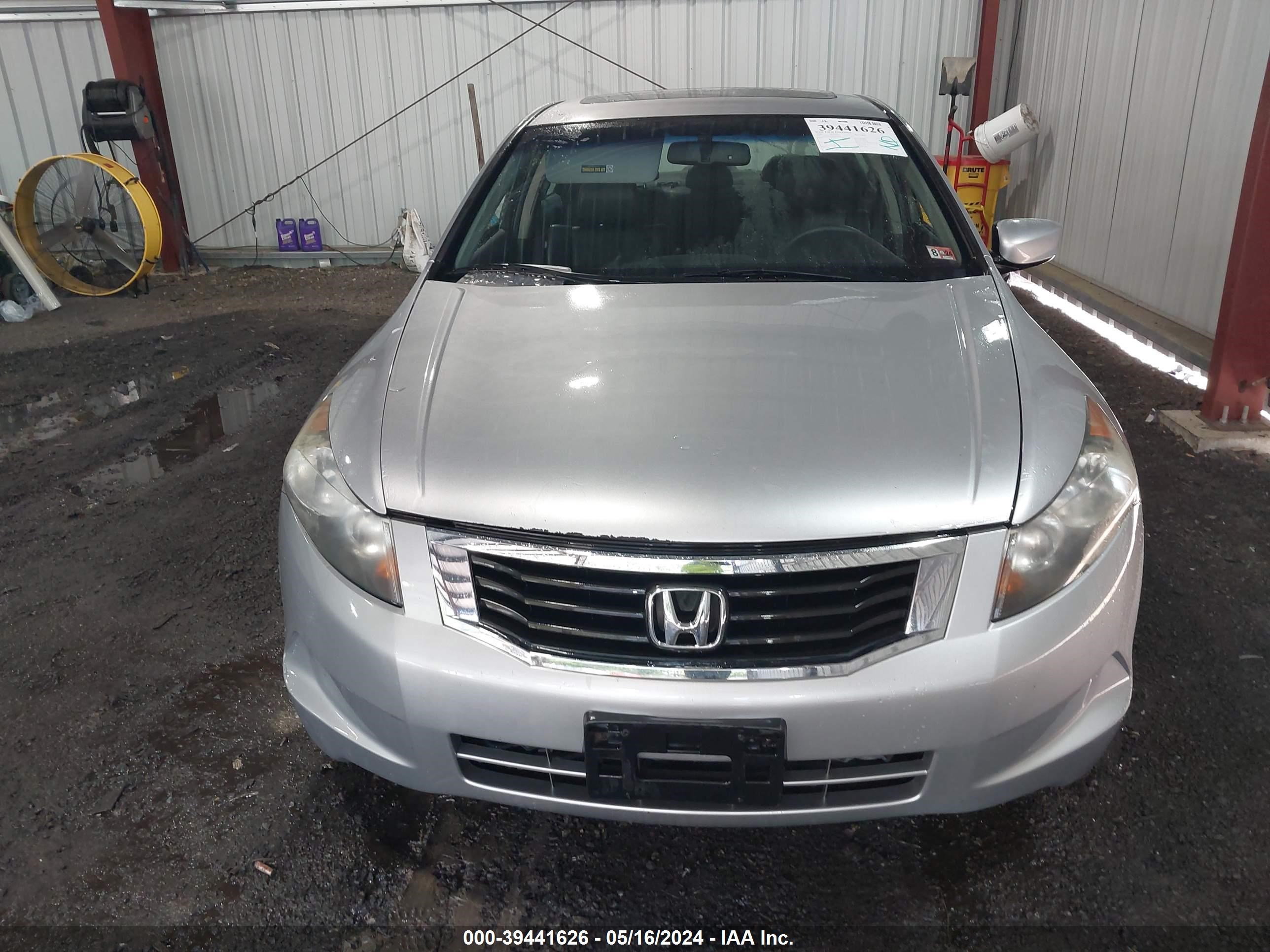 Photo 11 VIN: 1HGCP26848A050019 - HONDA ACCORD 