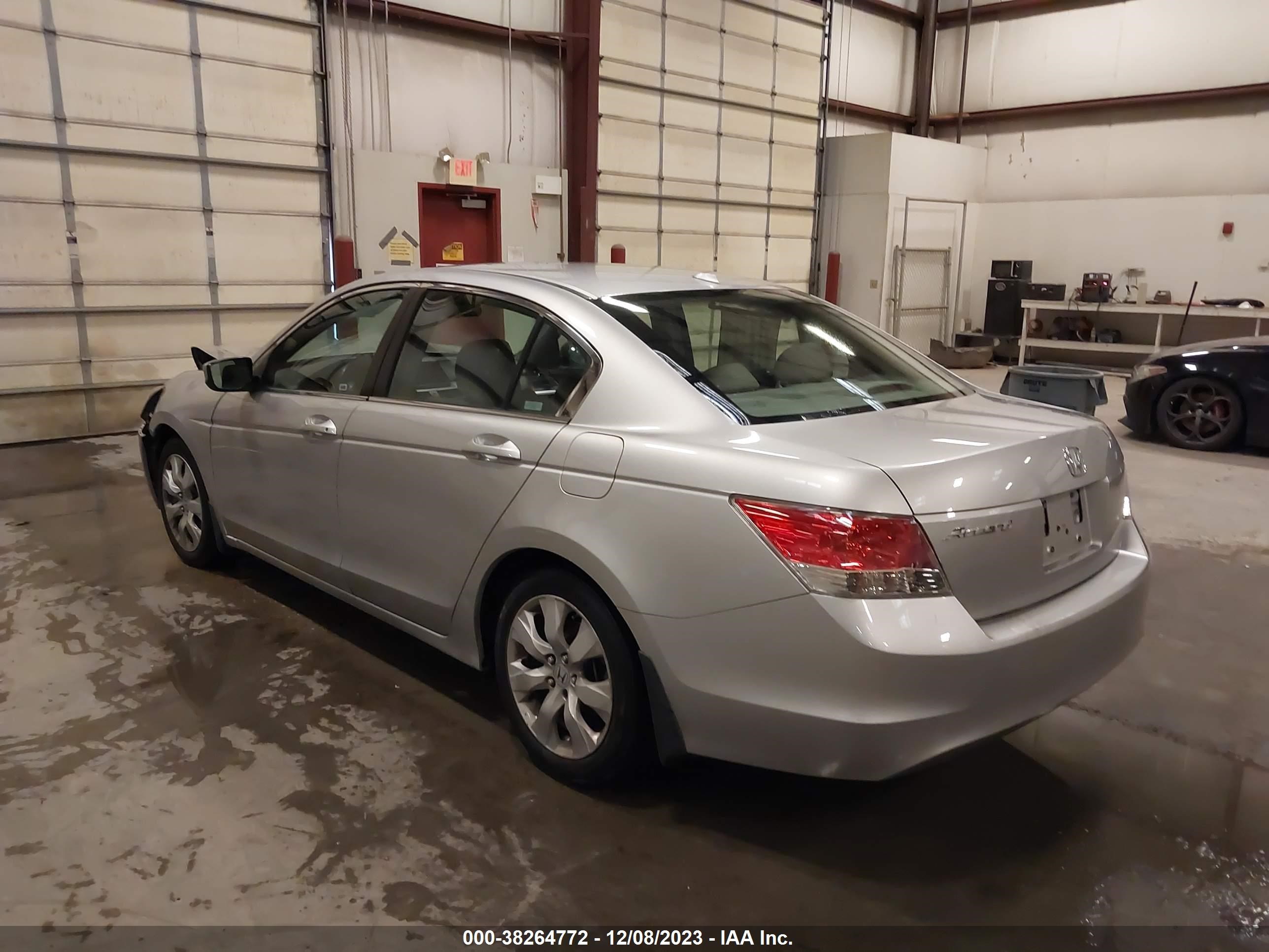 Photo 2 VIN: 1HGCP26848A140156 - HONDA ACCORD 