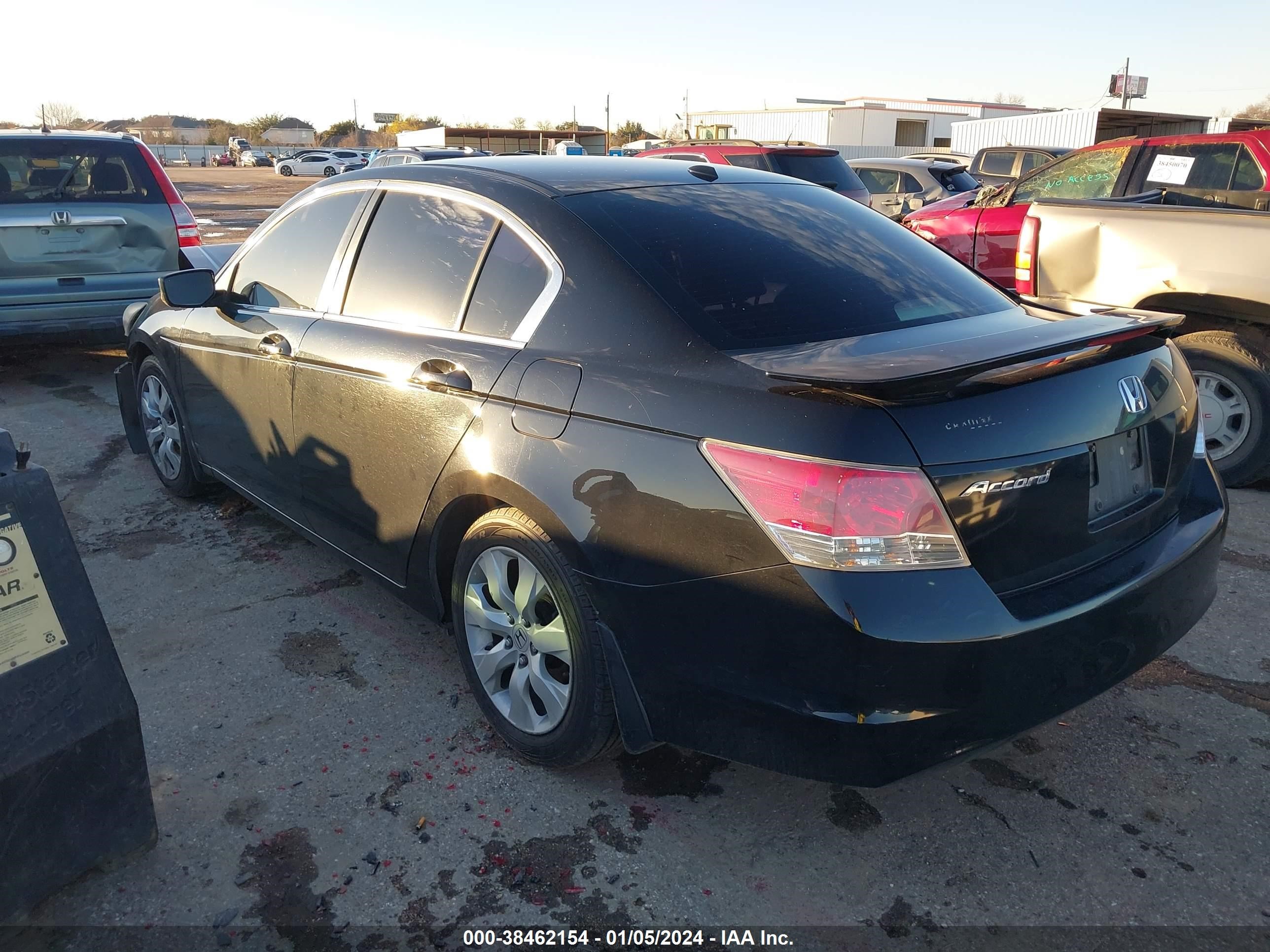 Photo 2 VIN: 1HGCP26848A160195 - HONDA ACCORD 