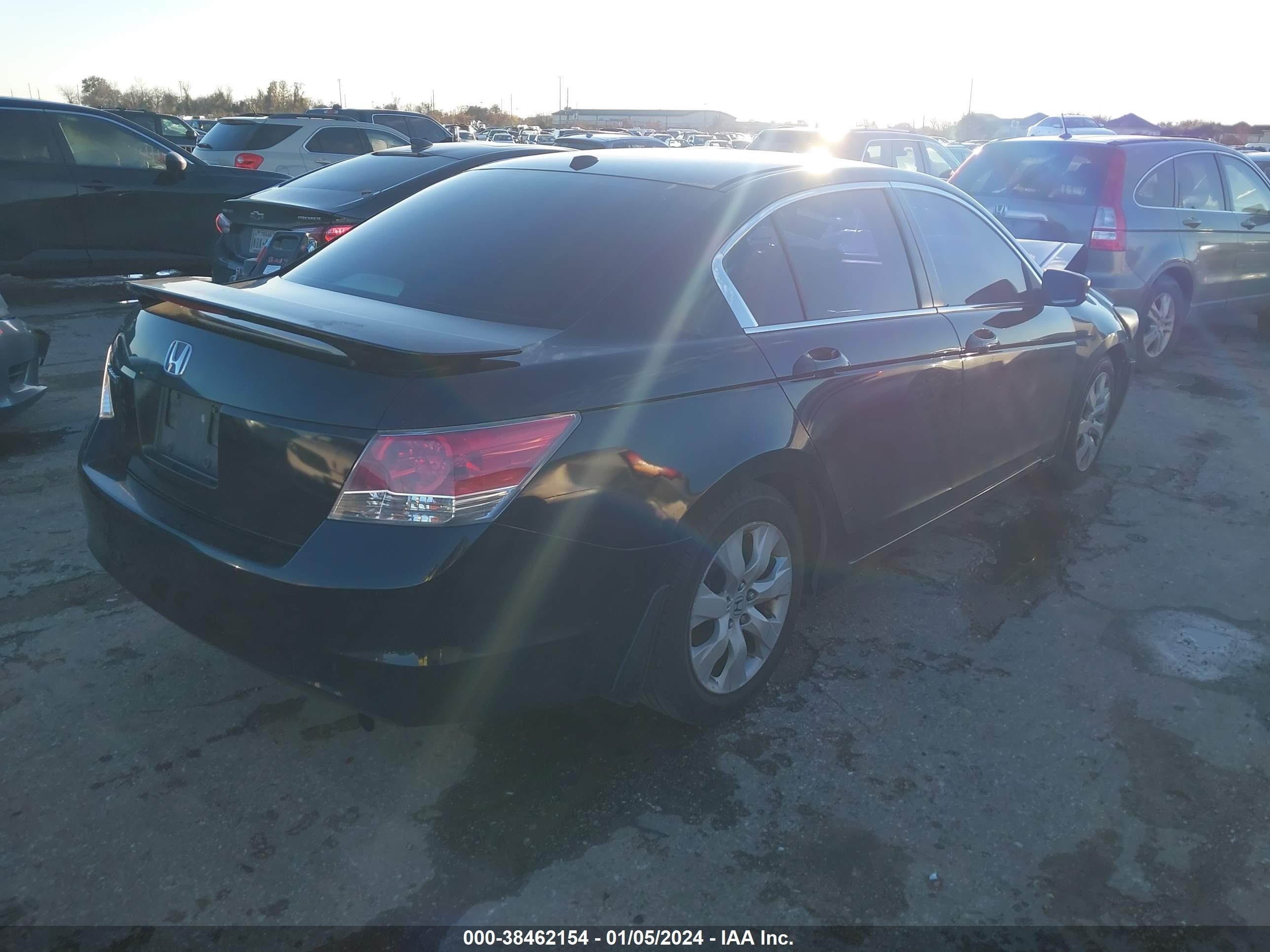 Photo 3 VIN: 1HGCP26848A160195 - HONDA ACCORD 