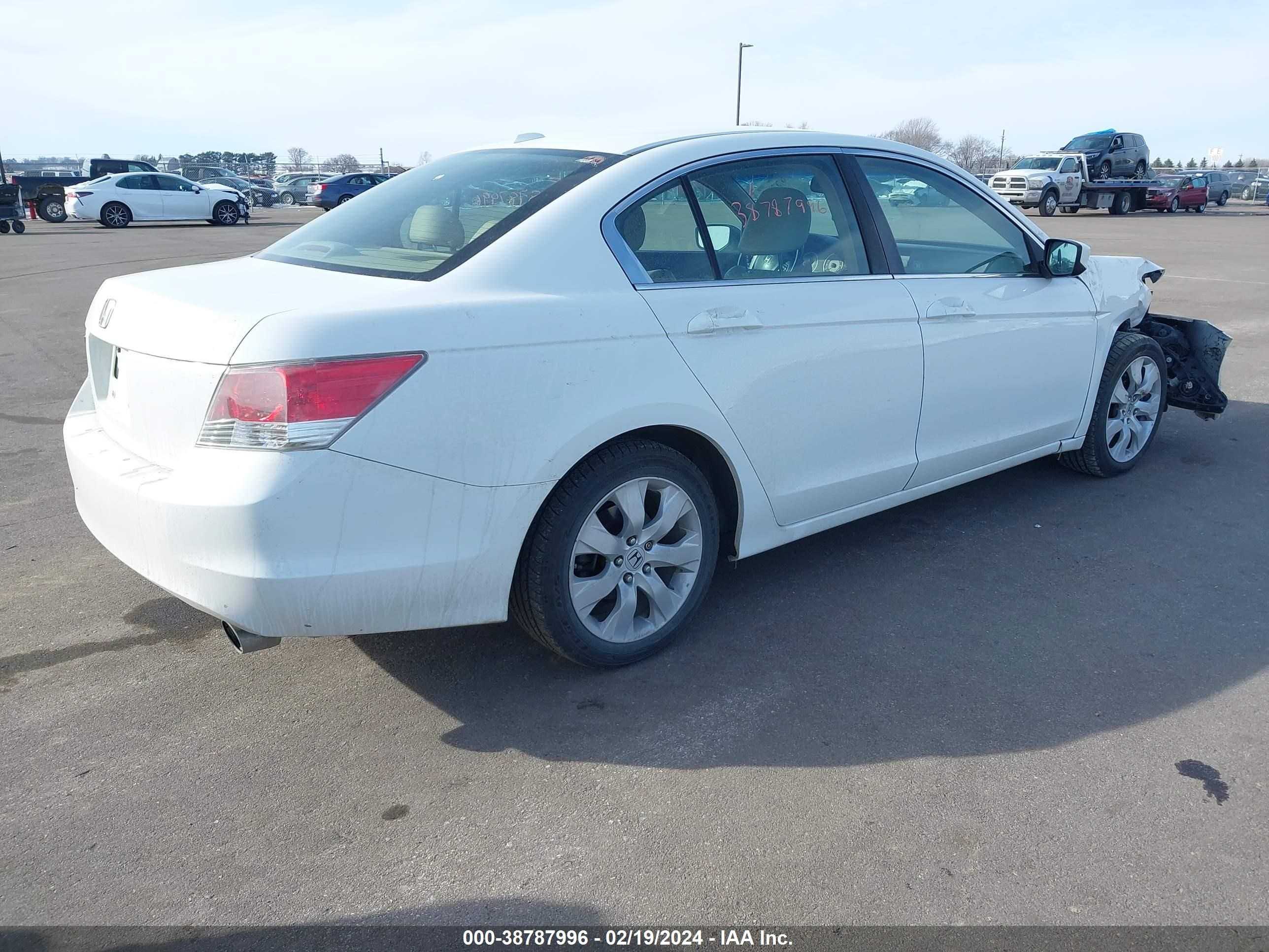 Photo 3 VIN: 1HGCP26849A040432 - HONDA ACCORD 