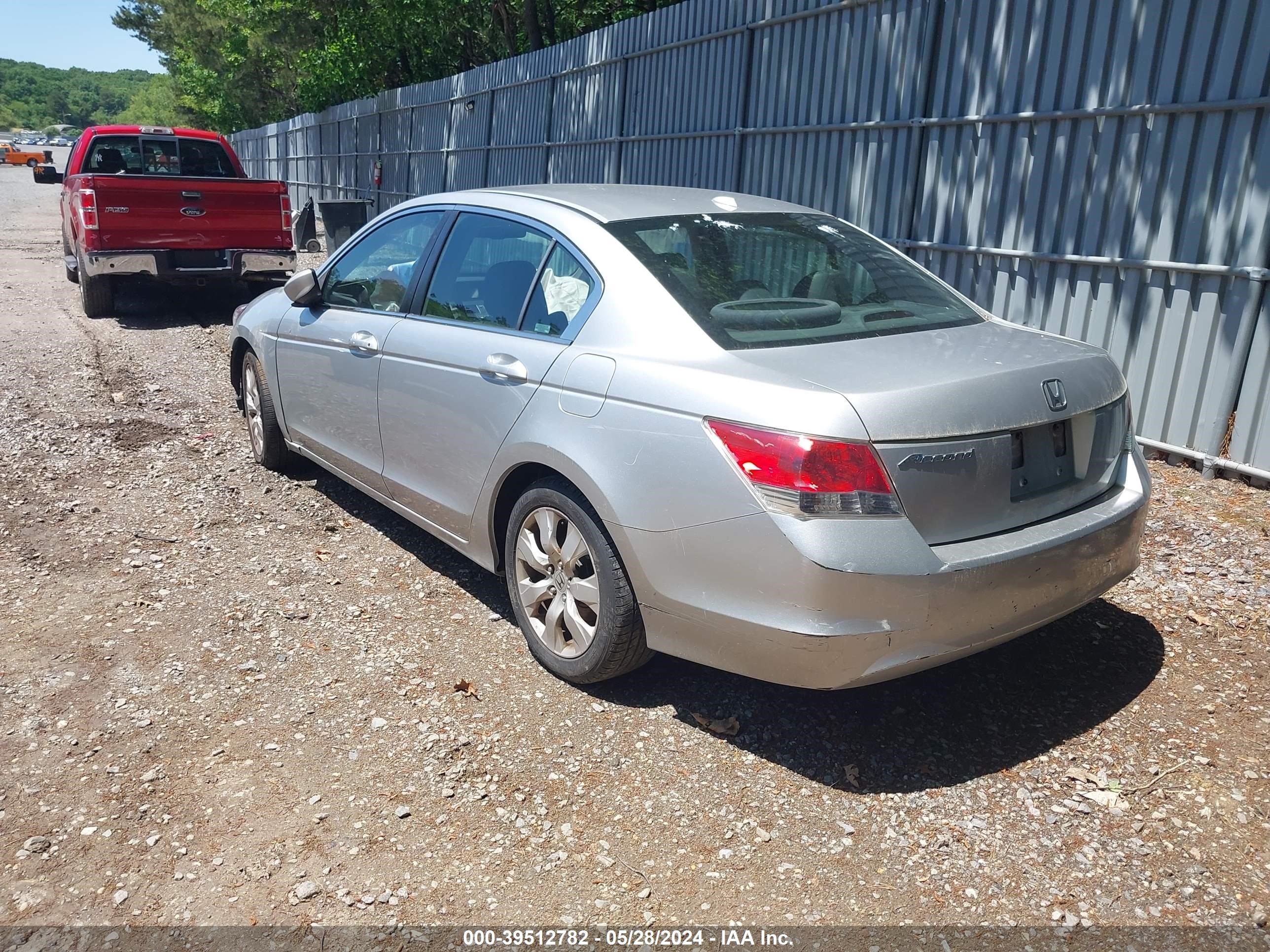 Photo 2 VIN: 1HGCP26849A089372 - HONDA ACCORD 